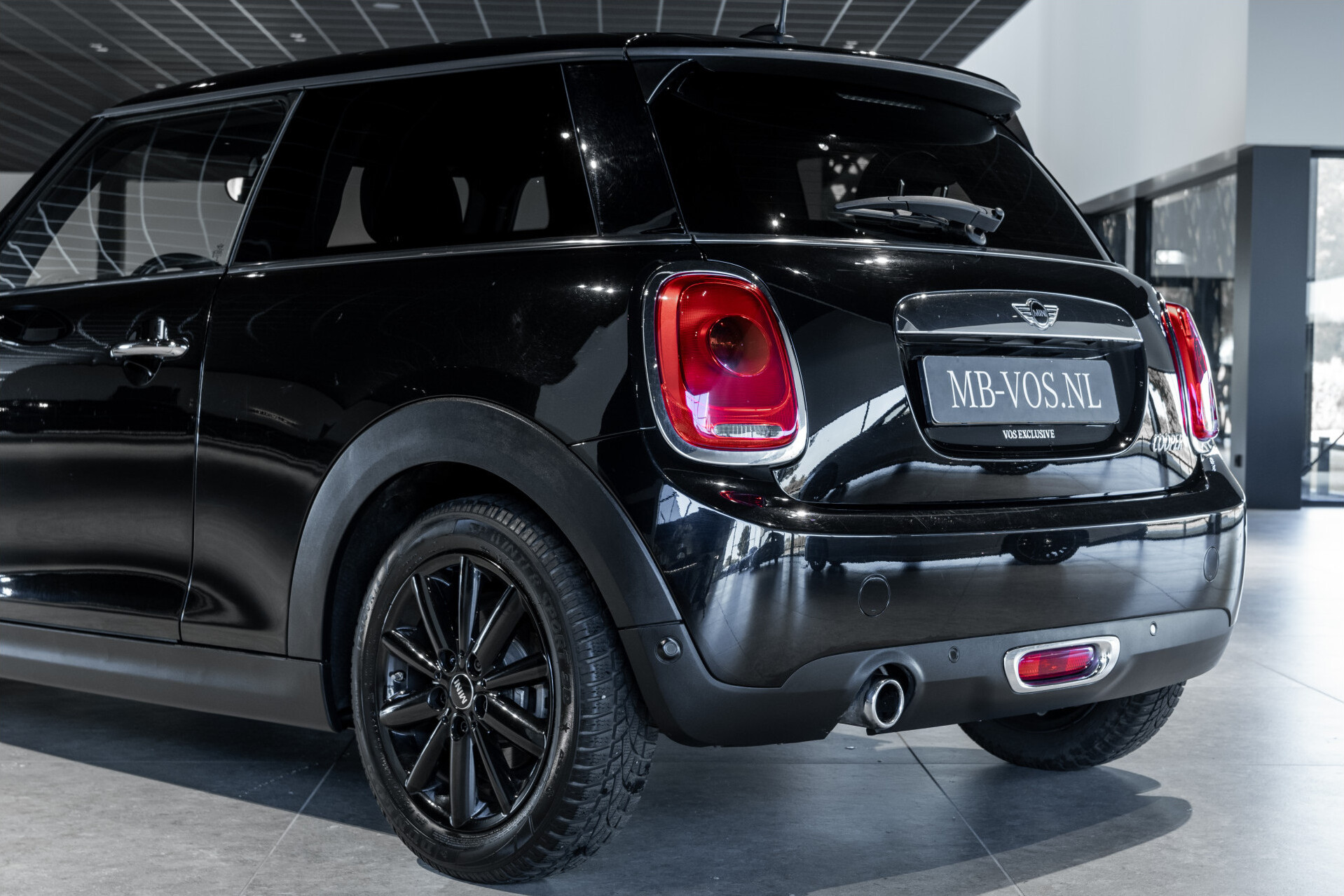 MINI 1.5 Cooper Business BLACK NL auto | Cruise | New service | LM velgen Foto 24