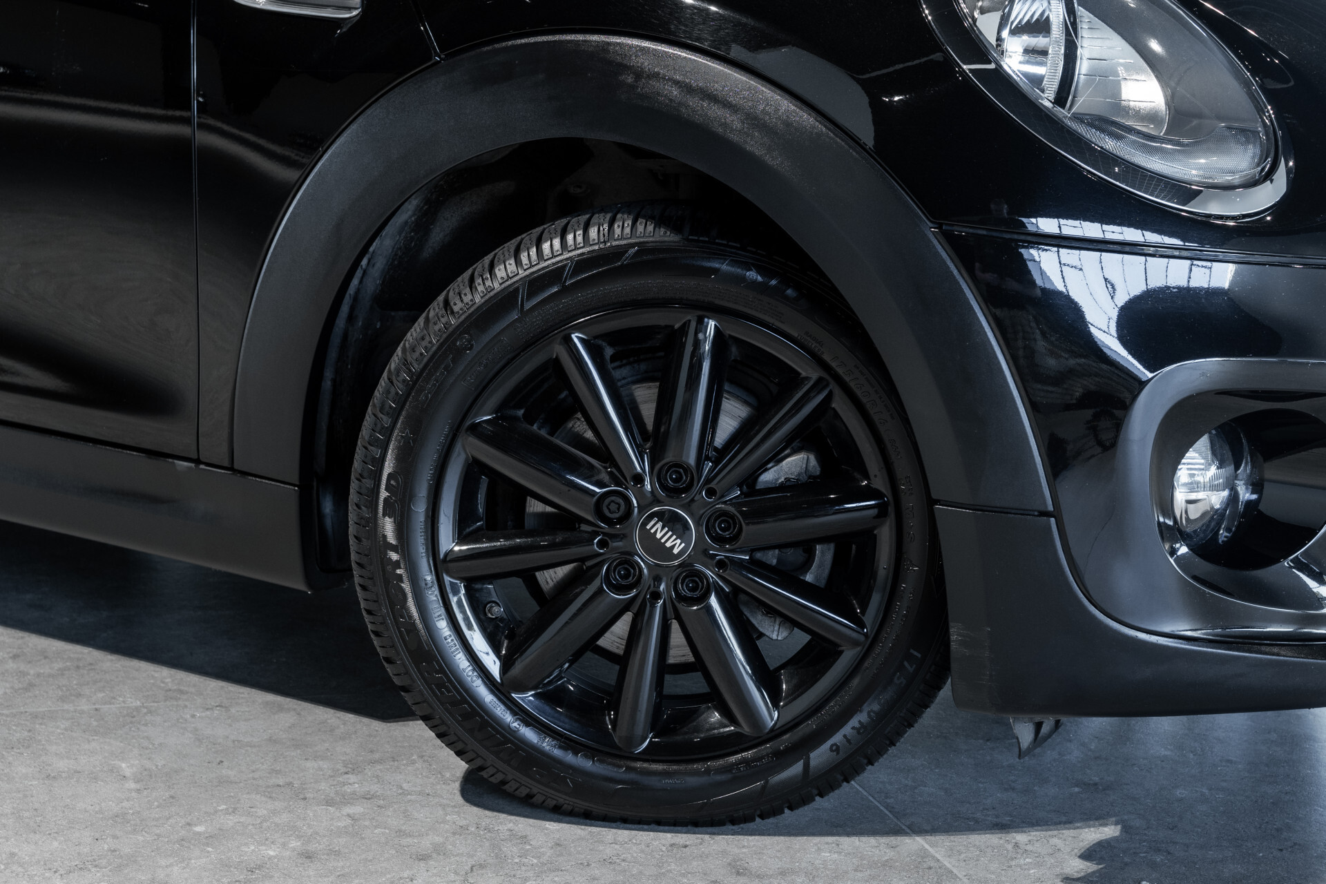 MINI 1.5 Cooper Business BLACK NL auto | Cruise | New service | LM velgen Foto 25