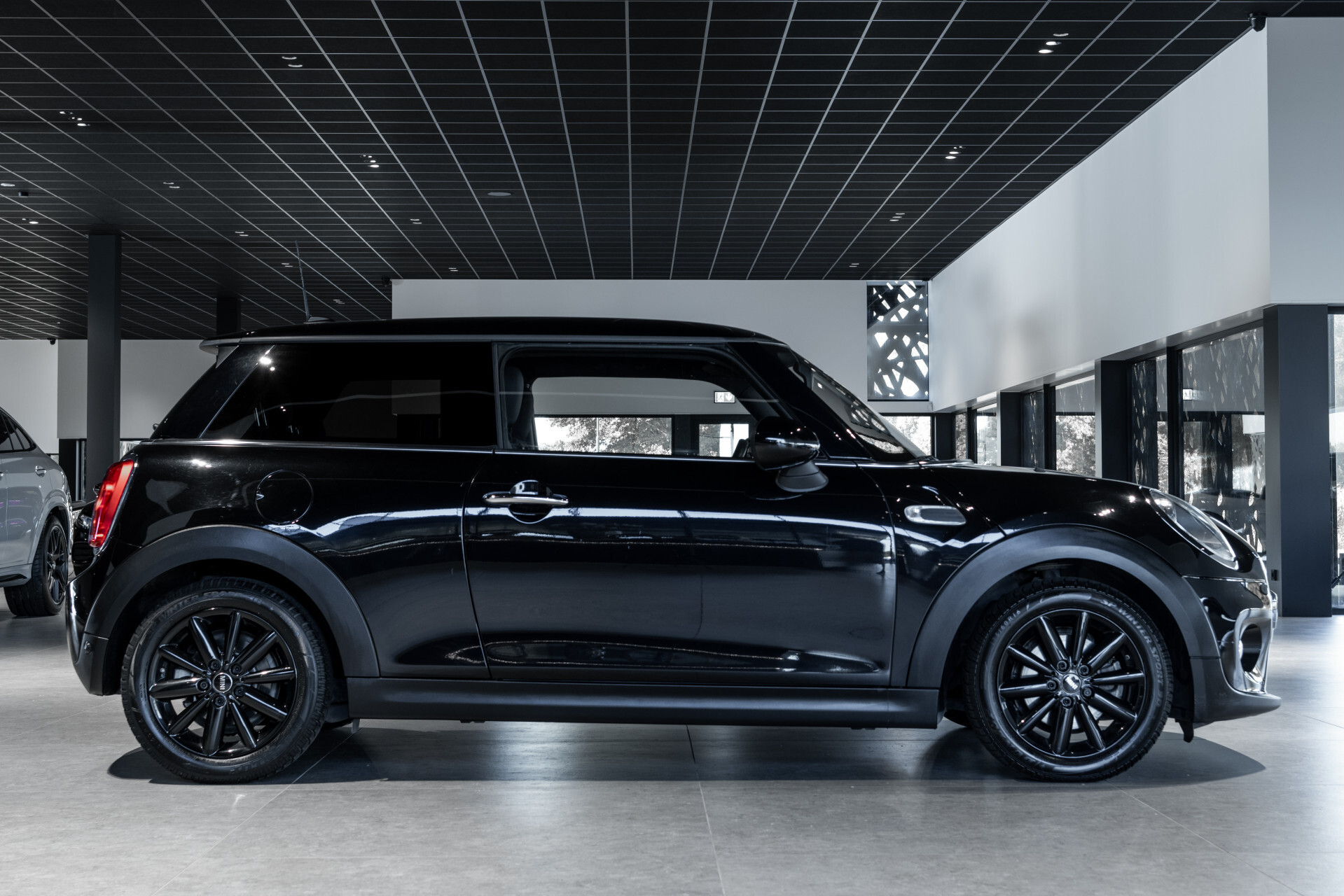 MINI 1.5 Cooper Business BLACK NL auto | Cruise | New service | LM velgen Foto 3