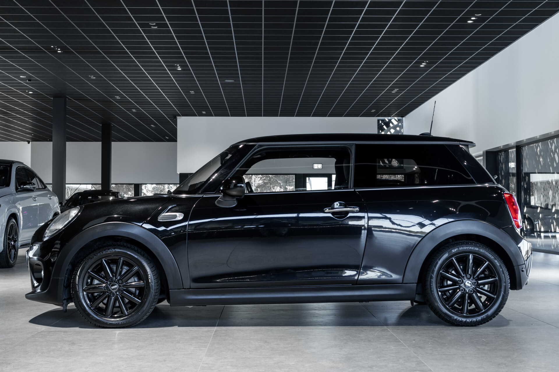 MINI 1.5 Cooper Business BLACK NL auto | Cruise | New service | LM velgen Foto 4