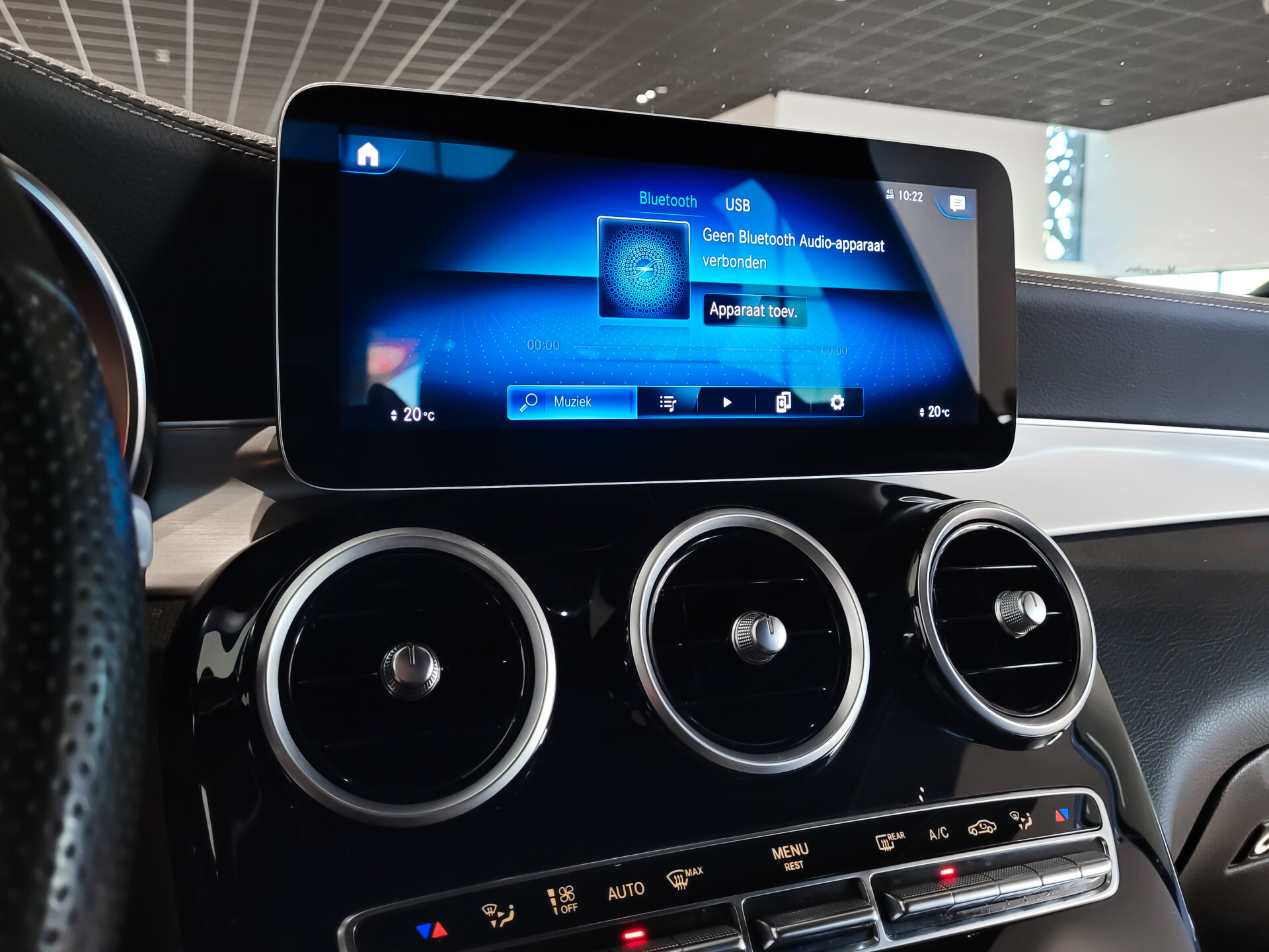 Mercedes-Benz GLC 200 4-M AMG Night | Panorama | 20" | Trekhaak | MBUX | Spoorpakket | Sfeerverlichting | Treeplanken | New Service Foto 10