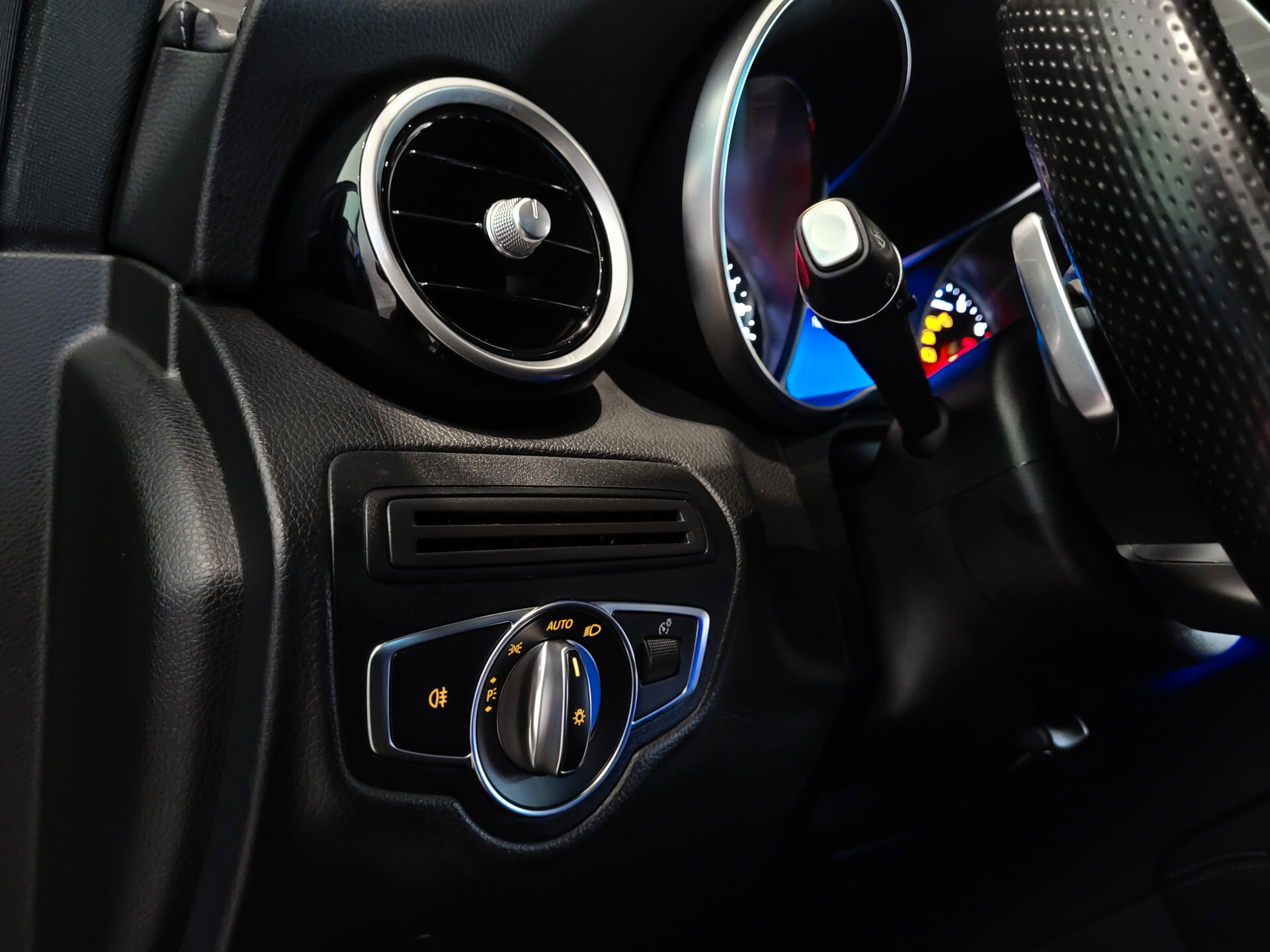 Mercedes-Benz GLC 200 4-M AMG Night | Panorama | 20" | Trekhaak | MBUX | Spoorpakket | Sfeerverlichting | Treeplanken | New Service Foto 13