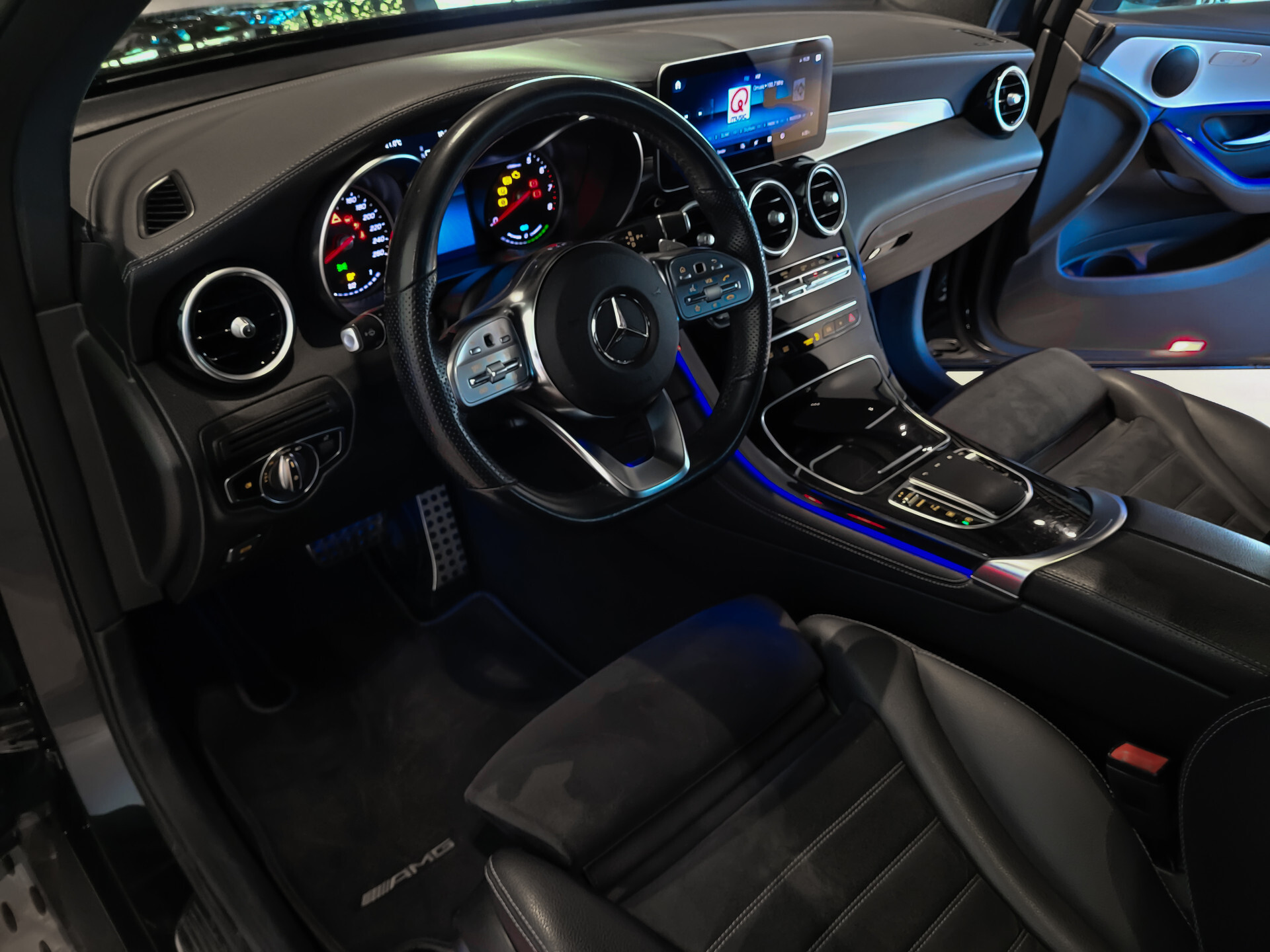 Mercedes-Benz GLC 200 4-M AMG Night | Panorama | 20" | Trekhaak | MBUX | Spoorpakket | Sfeerverlichting | Treeplanken | New Service Foto 15