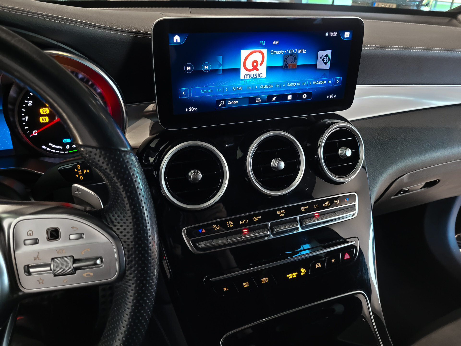 Mercedes-Benz GLC 200 4-M AMG Night | Panorama | 20" | Trekhaak | MBUX | Spoorpakket | Sfeerverlichting | Treeplanken | New Service Foto 17