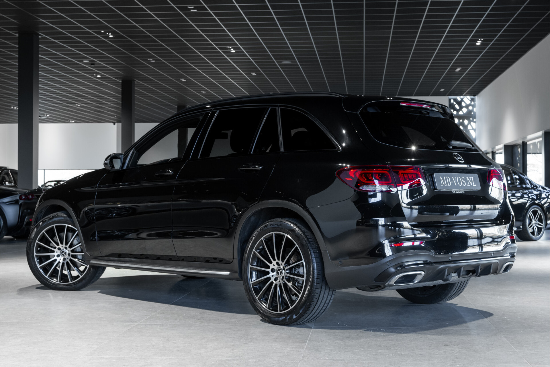 Mercedes-Benz GLC 200 4-M AMG Night | Panorama | 20" | Trekhaak | MBUX | Spoorpakket | Sfeerverlichting | Treeplanken | New Service Foto 2