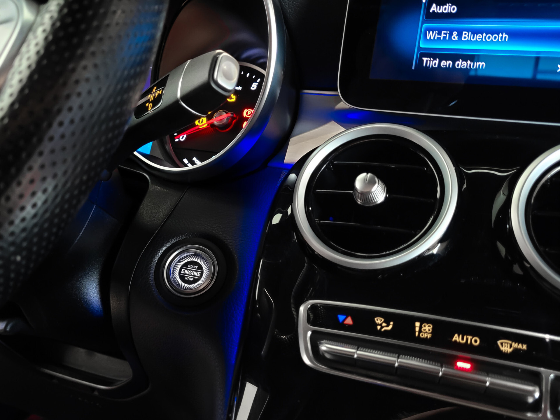 Mercedes-Benz GLC 200 4-M AMG Night | Panorama | 20" | Trekhaak | MBUX | Spoorpakket | Sfeerverlichting | Treeplanken | New Service Foto 24