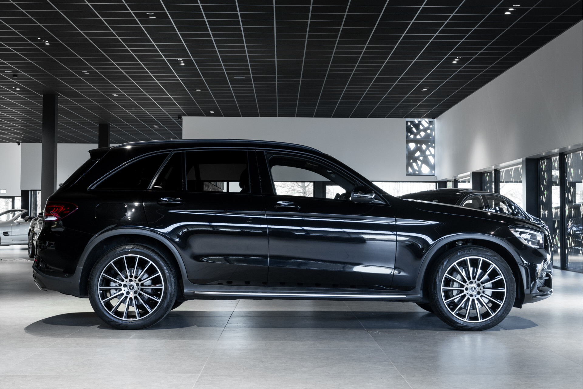 Mercedes-Benz GLC 200 4-M AMG Night | Panorama | 20" | Trekhaak | MBUX | Spoorpakket | Sfeerverlichting | Treeplanken | New Service Foto 3