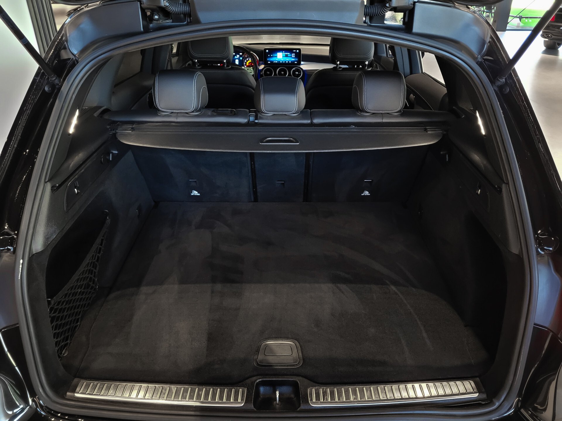 Mercedes-Benz GLC 200 4-M AMG Night | Panorama | 20" | Trekhaak | MBUX | Spoorpakket | Sfeerverlichting | Treeplanken | New Service Foto 31