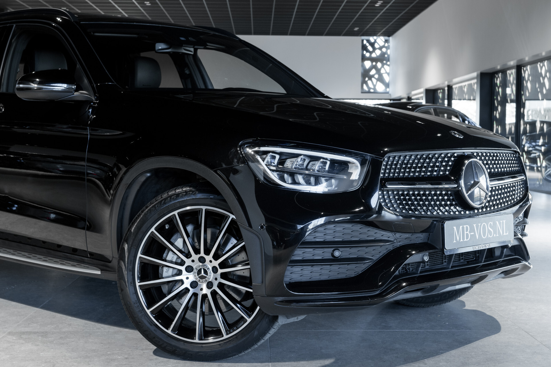 Mercedes-Benz GLC 200 4-M AMG Night | Panorama | 20" | Trekhaak | MBUX | Spoorpakket | Sfeerverlichting | Treeplanken | New Service Foto 32