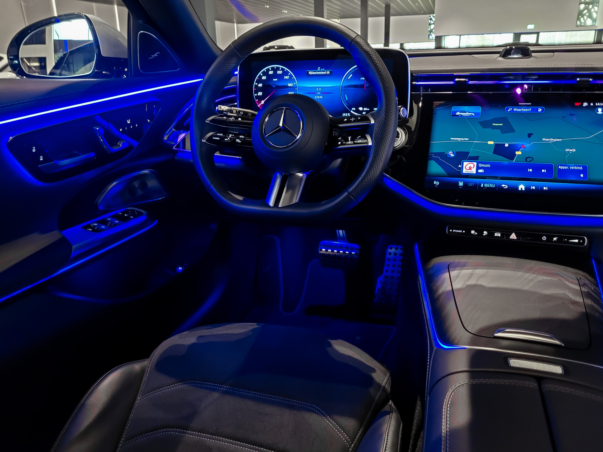 Mercedes-Benz E-Klasse Estate 300 de 4-M AMG Luchtvering | ACC | Keyless | Burmester 4D | Mem | Dynamic Light | Trekhaak | 360 Foto 34