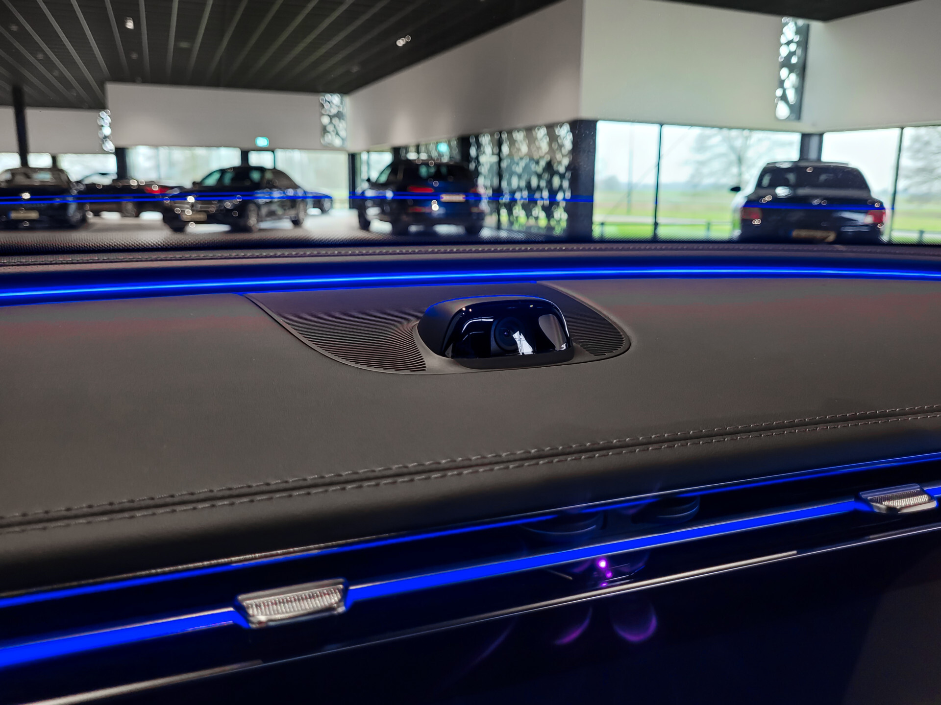 Mercedes-Benz E-Klasse Estate 300 de 4-M AMG Luchtvering | ACC | Keyless | Burmester 4D | Mem | Dynamic Light | Trekhaak | 360 Foto 35