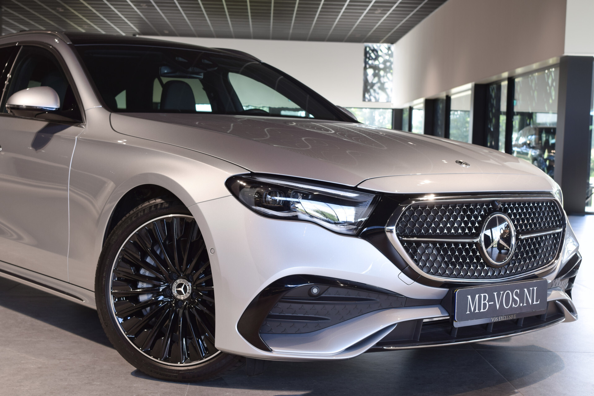 Mercedes-Benz E-Klasse Estate 300 de 4-M AMG Luchtvering | ACC | Keyless | Burmester 4D | Mem | Dynamic Light | Trekhaak | 360 Foto 39