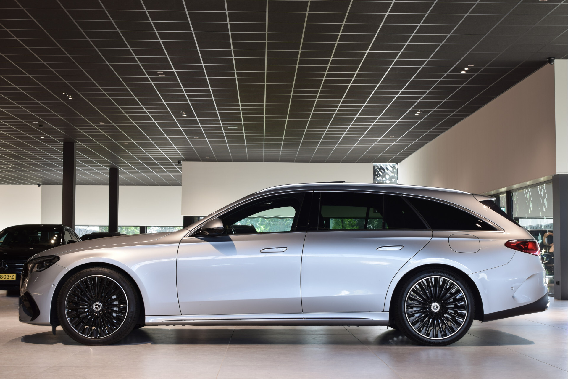 Mercedes-Benz E-Klasse Estate 300 de 4-M AMG Luchtvering | ACC | Keyless | Burmester 4D | Mem | Dynamic Light | Trekhaak | 360 Foto 4