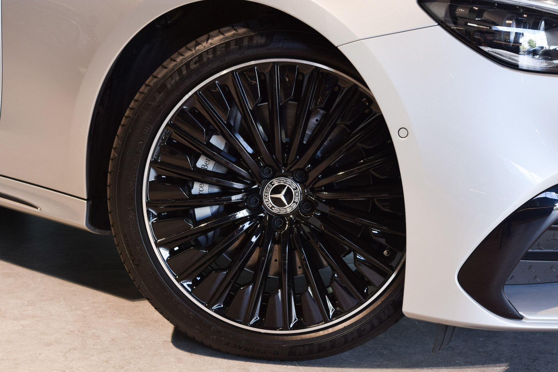 Mercedes-Benz E-Klasse Estate 300 de 4-M AMG Luchtvering | ACC | Keyless | Burmester 4D | Mem | Dynamic Light | Trekhaak | 360 Foto 41