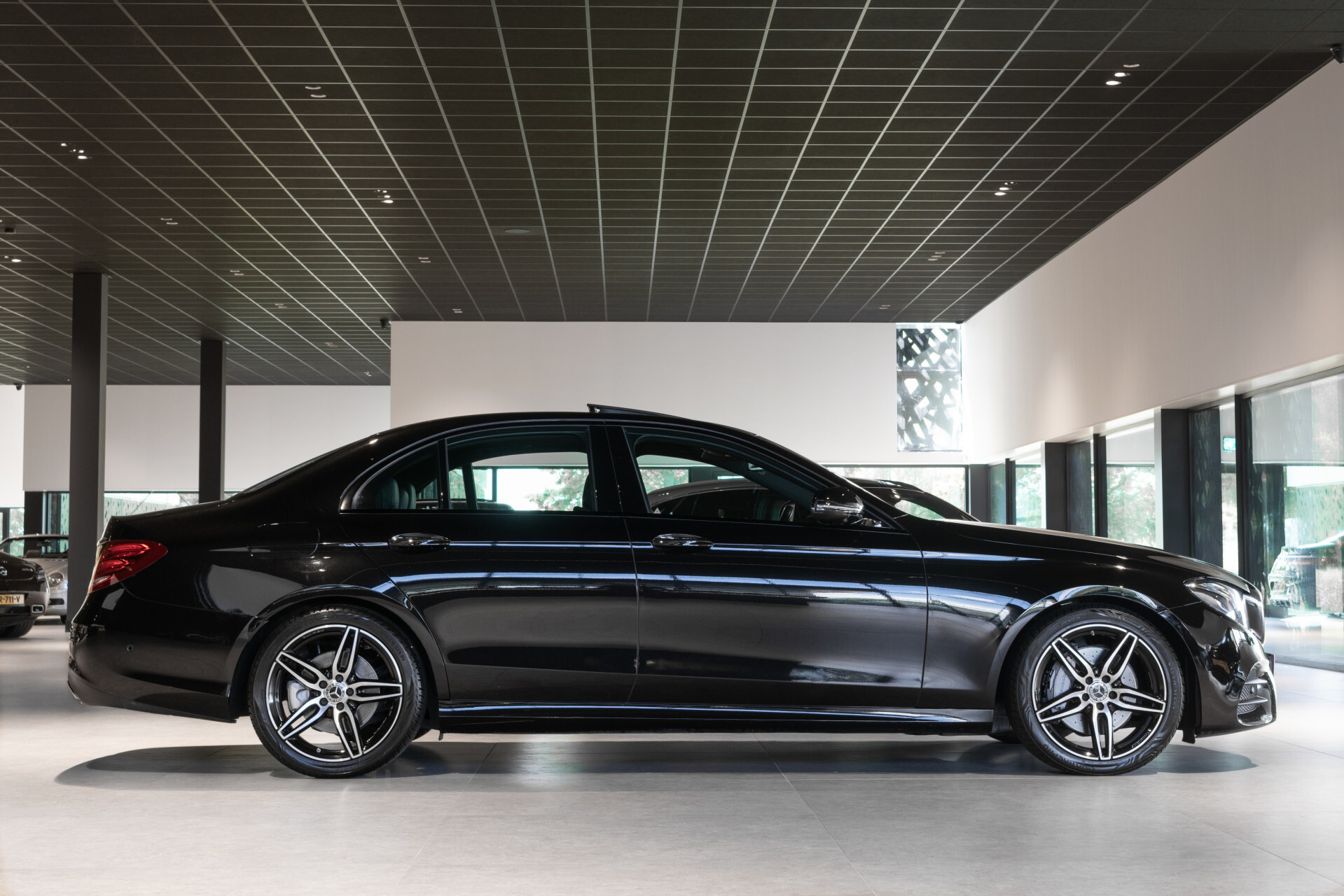 Mercedes-Benz E-Klasse 350 d AMG Luchtvering | Keyless | ACC | Mem | Burmester | Dak | Nappa | HUD | 360\BTW Foto 3