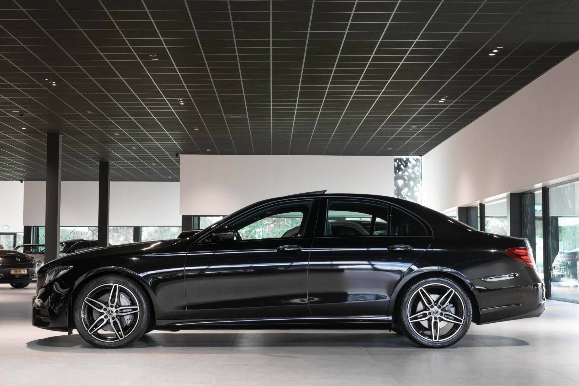 Mercedes-Benz E-Klasse 350 d AMG Luchtvering | Keyless | ACC | Mem | Burmester | Dak | Nappa | HUD | 360\BTW Foto 4