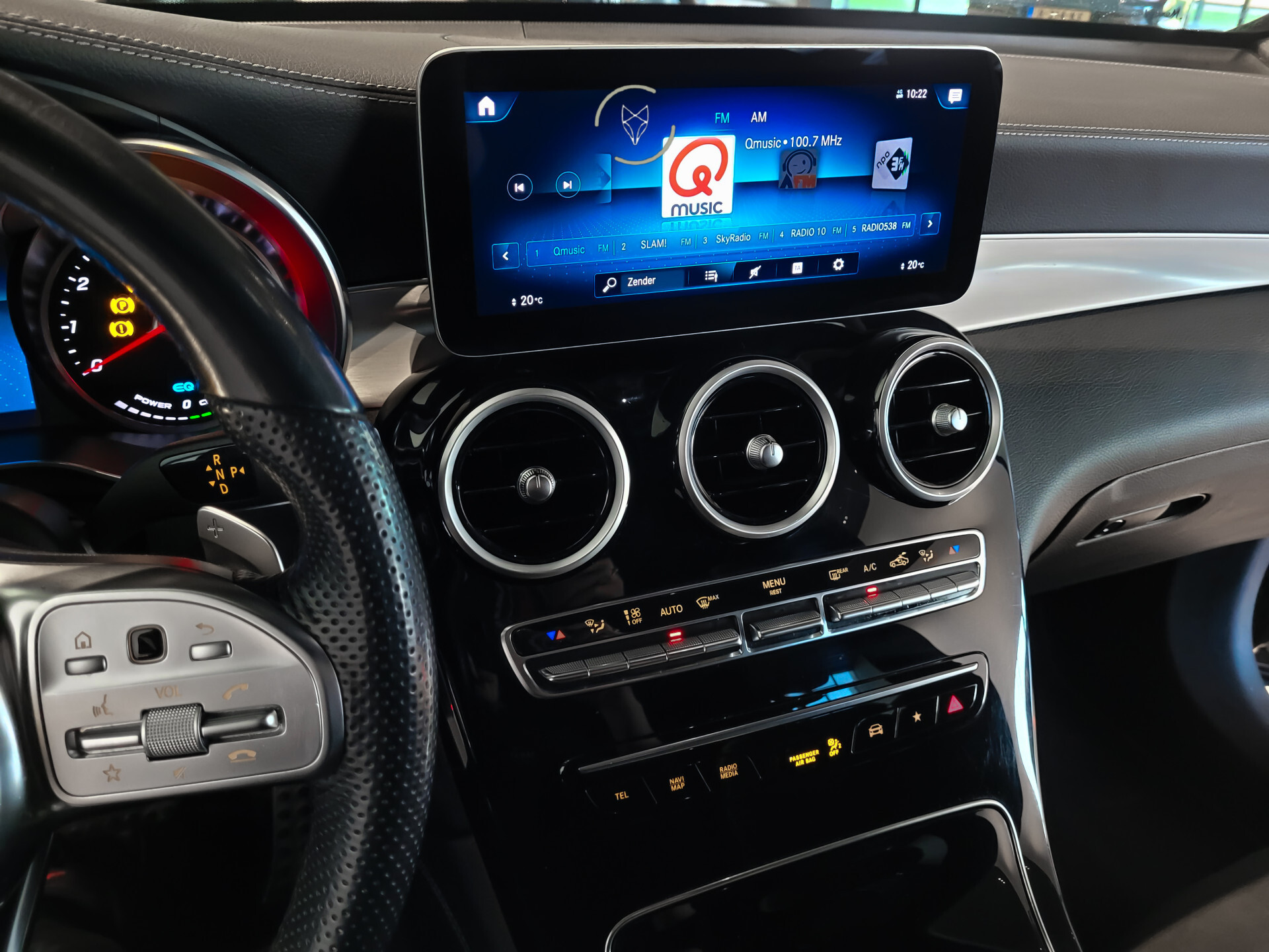 Mercedes-Benz GLC 200 4-M AMG Night | Panorama | 20" | Trekhaak | MBUX | Spoorpakket | Sfeerverlichting | Treeplanken | New Service Foto 11