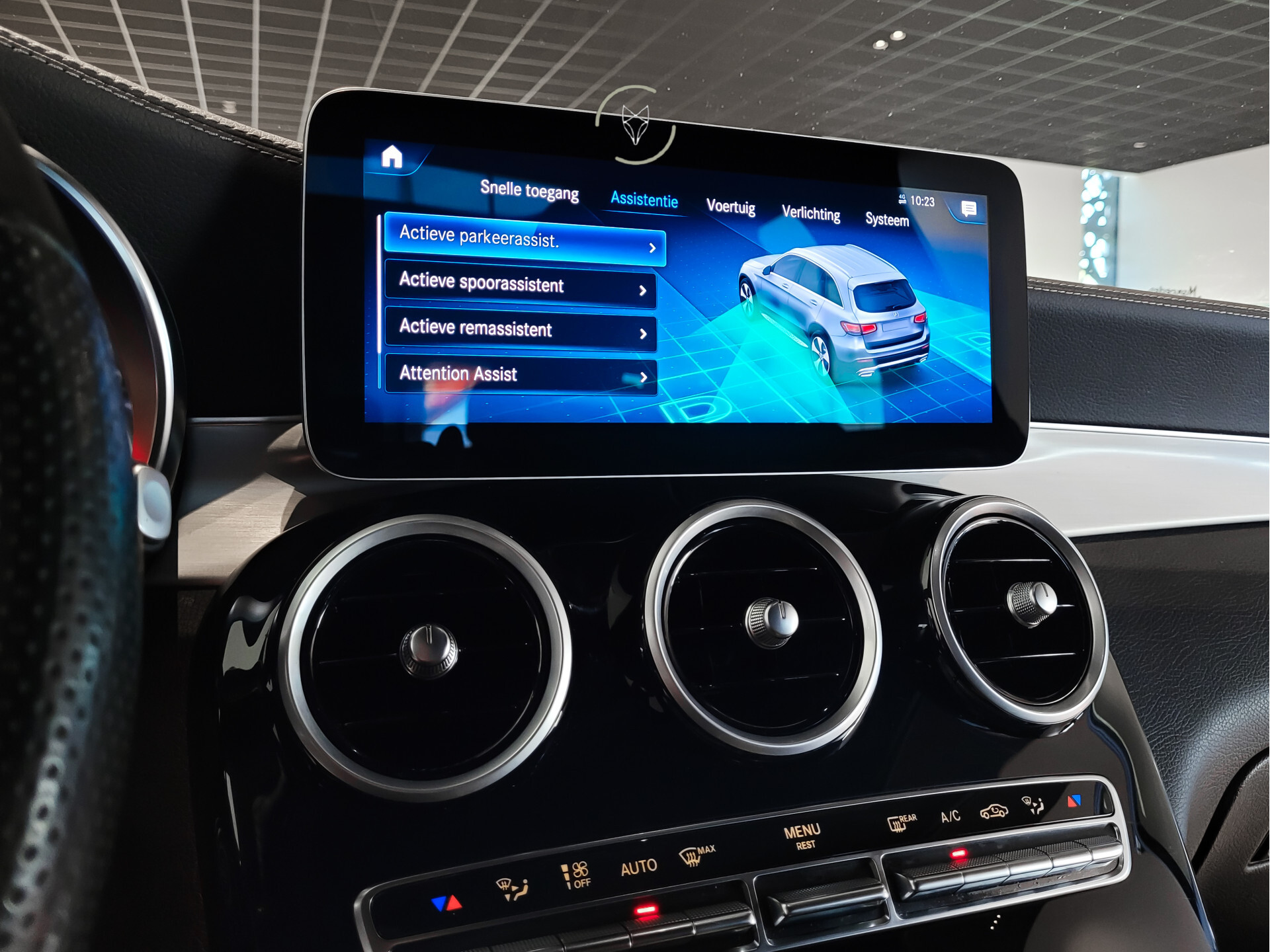 Mercedes-Benz GLC 200 4-M AMG Night | Panorama | 20" | Trekhaak | MBUX | Spoorpakket | Sfeerverlichting | Treeplanken | New Service Foto 15