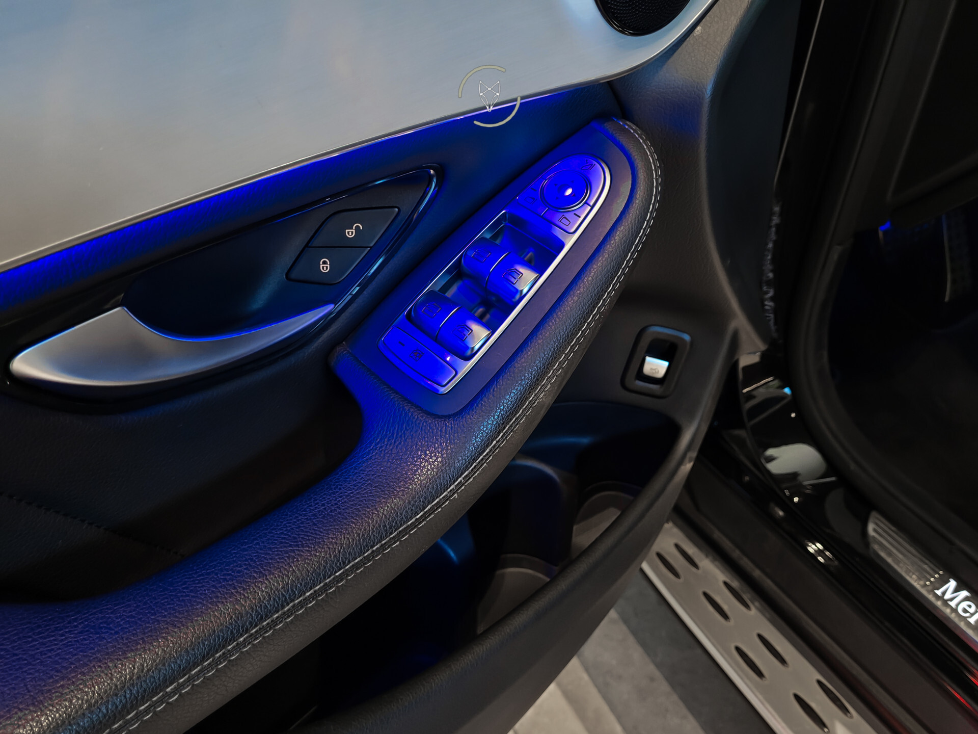 Mercedes-Benz GLC 200 4-M AMG Night | Panorama | 20" | Trekhaak | MBUX | Spoorpakket | Sfeerverlichting | Treeplanken | New Service Foto 24