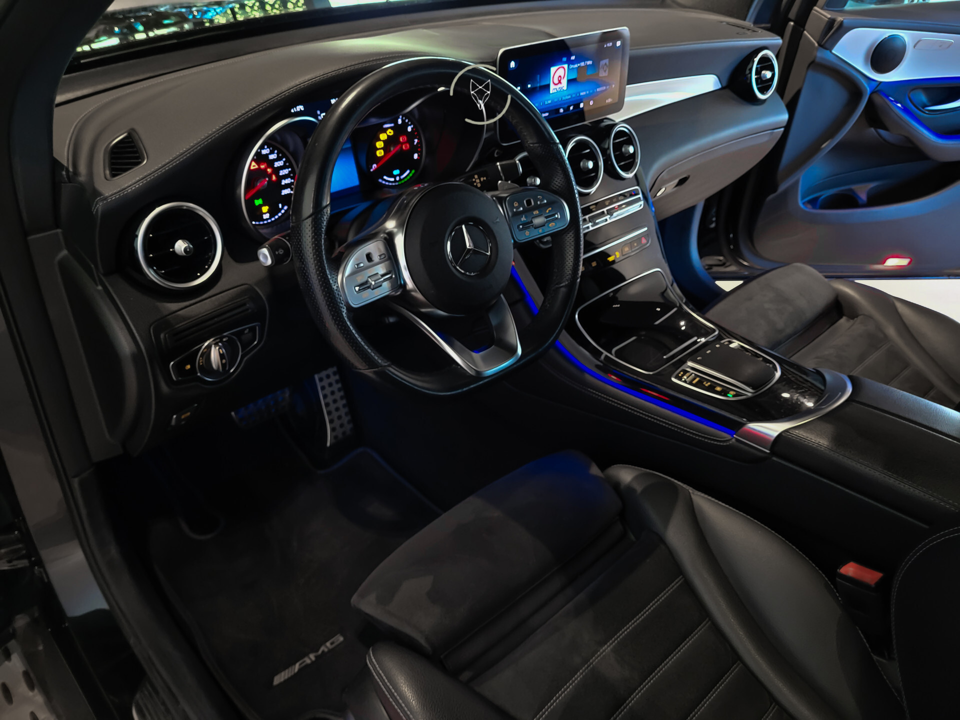 Mercedes-Benz GLC 200 4-M AMG Night | Panorama | 20" | Trekhaak | MBUX | Spoorpakket | Sfeerverlichting | Treeplanken | New Service Foto 26