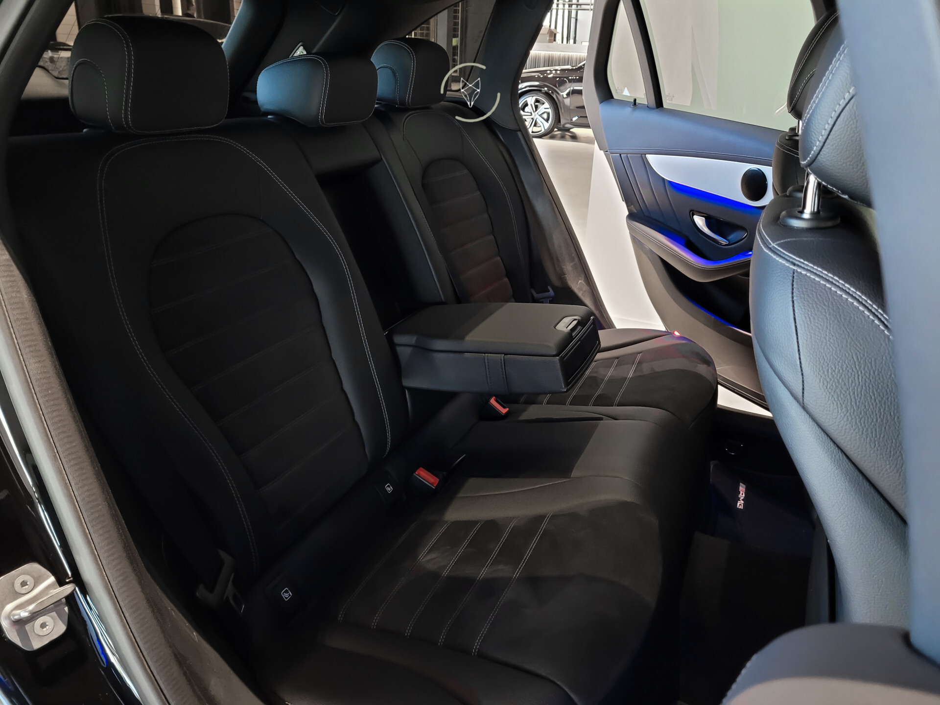 Mercedes-Benz GLC 200 4-M AMG Night | Panorama | 20" | Trekhaak | MBUX | Spoorpakket | Sfeerverlichting | Treeplanken | New Service Foto 29