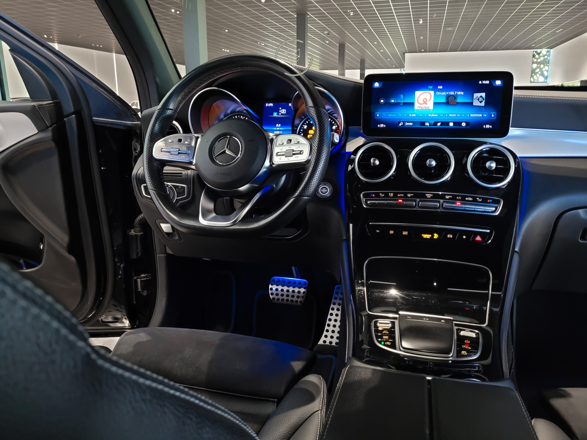 Mercedes-Benz GLC 200 4-M AMG Night | Panorama | 20" | Trekhaak | MBUX | Spoorpakket | Sfeerverlichting | Treeplanken | New Service Foto 32