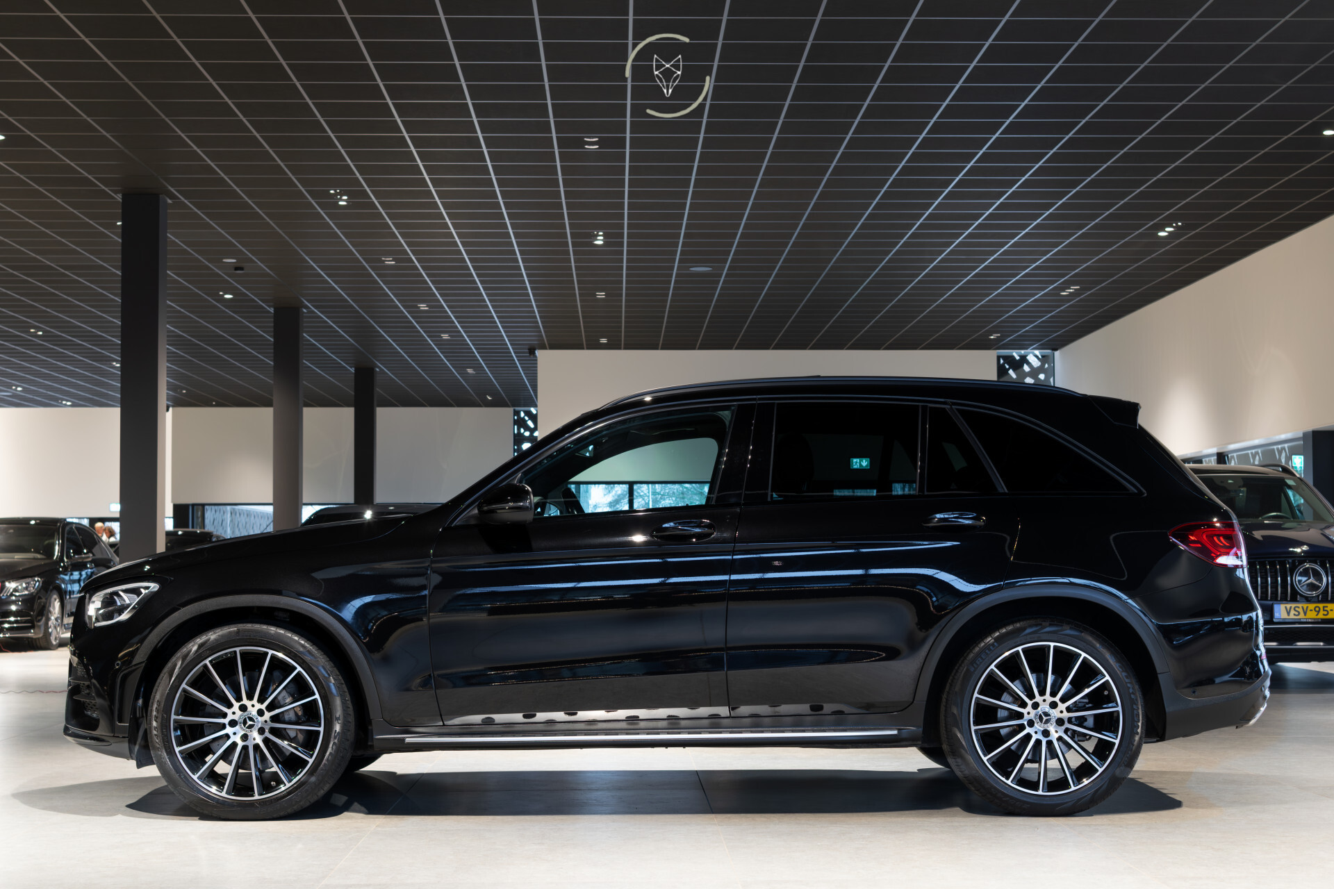 Mercedes-Benz GLC 200 4-M AMG Night | Panorama | 20" | Trekhaak | MBUX | Spoorpakket | Sfeerverlichting | Treeplanken | New Service Foto 4