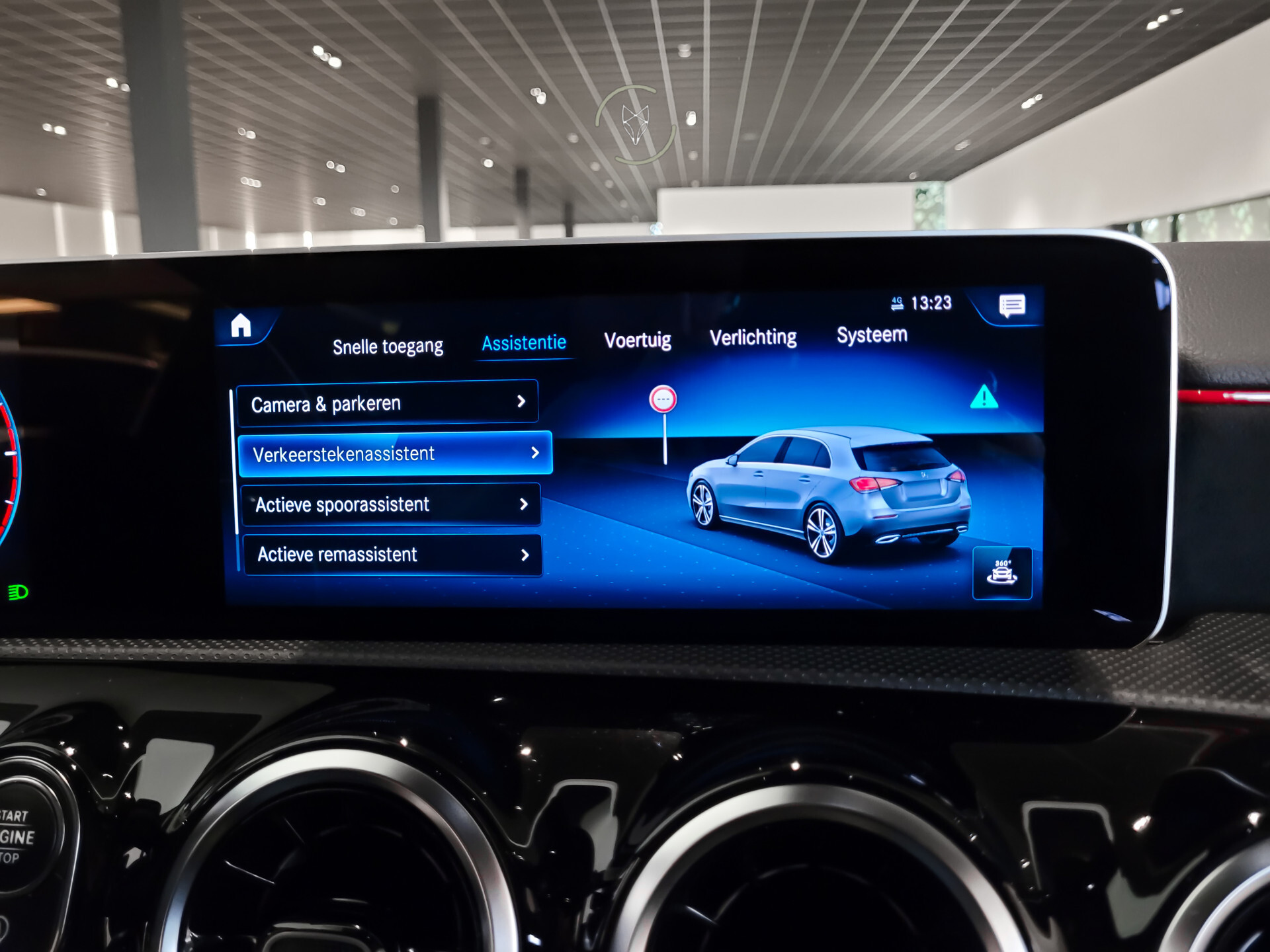 Mercedes-Benz A-Klasse 180 d AMG Night | Panorama | Widescreen | LED | MBUX Aut7 Foto 19