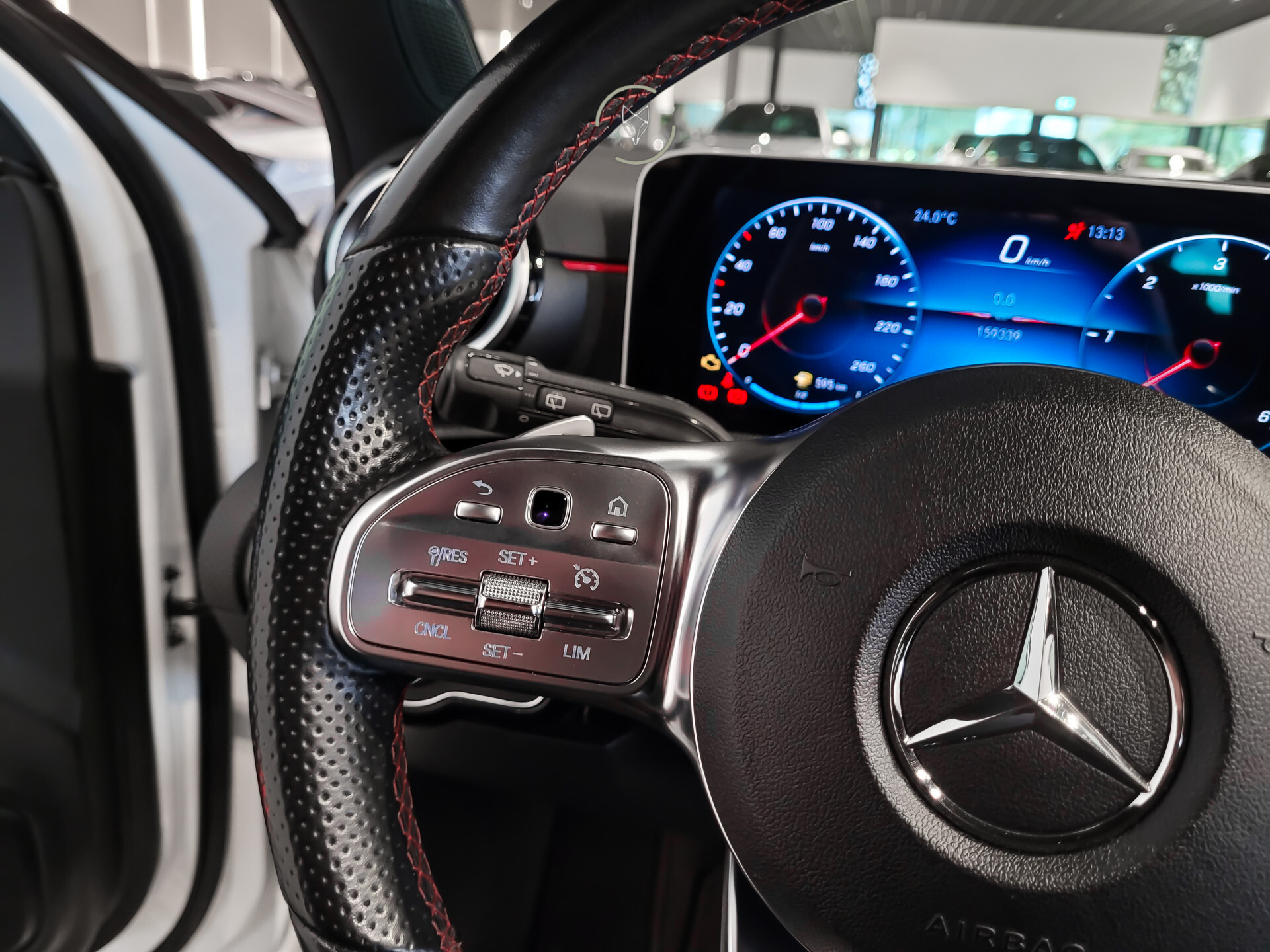 Mercedes-Benz A-Klasse 180 d AMG Night | Panorama | Widescreen | LED | MBUX Aut7 Foto 24