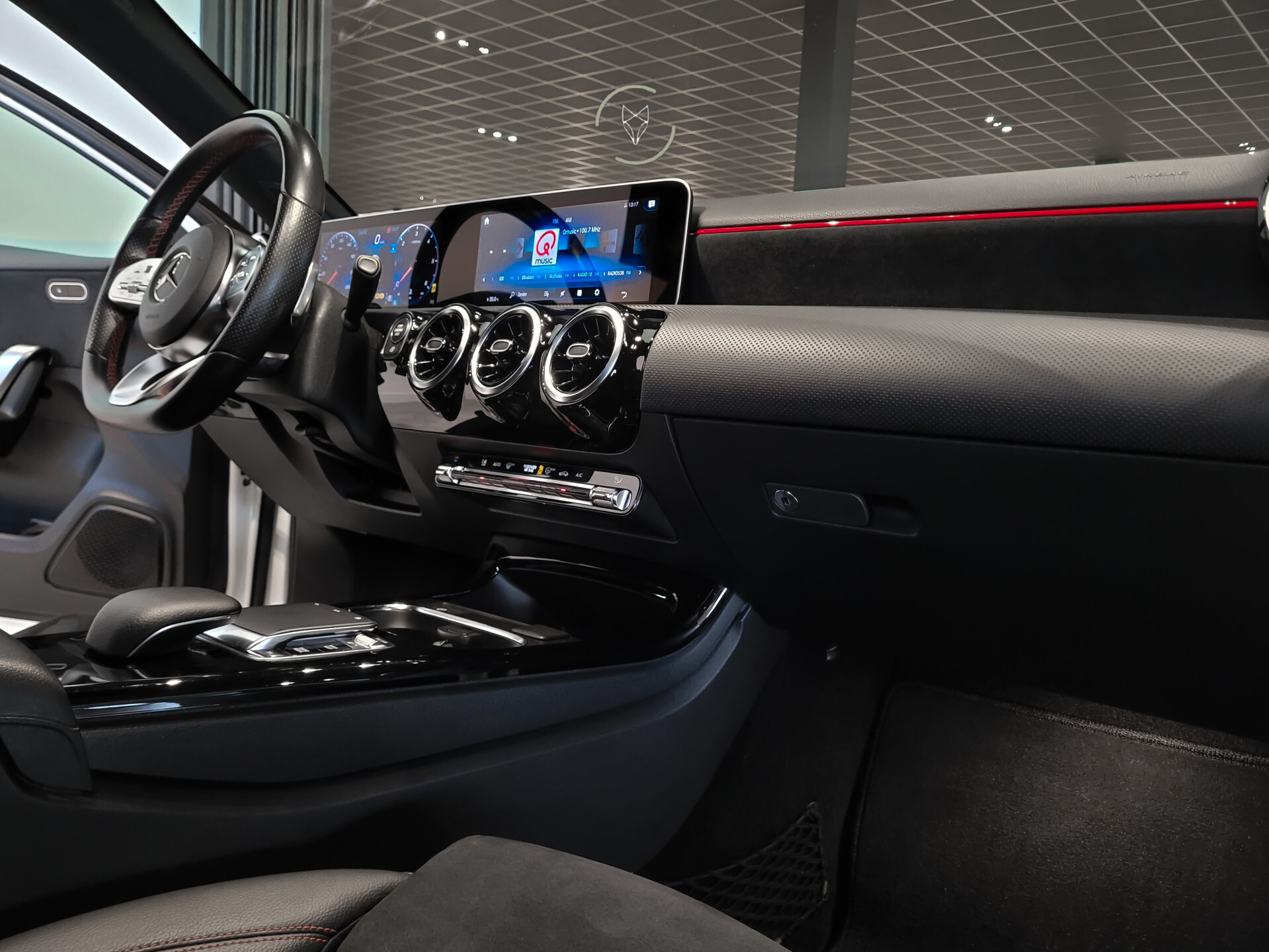 Mercedes-Benz A-Klasse 180 d AMG Night | Panorama | Widescreen | LED | MBUX Aut7 Foto 33