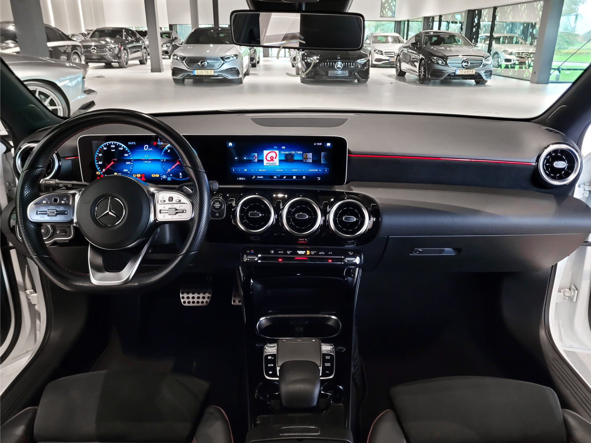 Mercedes-Benz A-Klasse 180 d AMG Night | Panorama | Widescreen | LED | MBUX Aut7 Foto 8