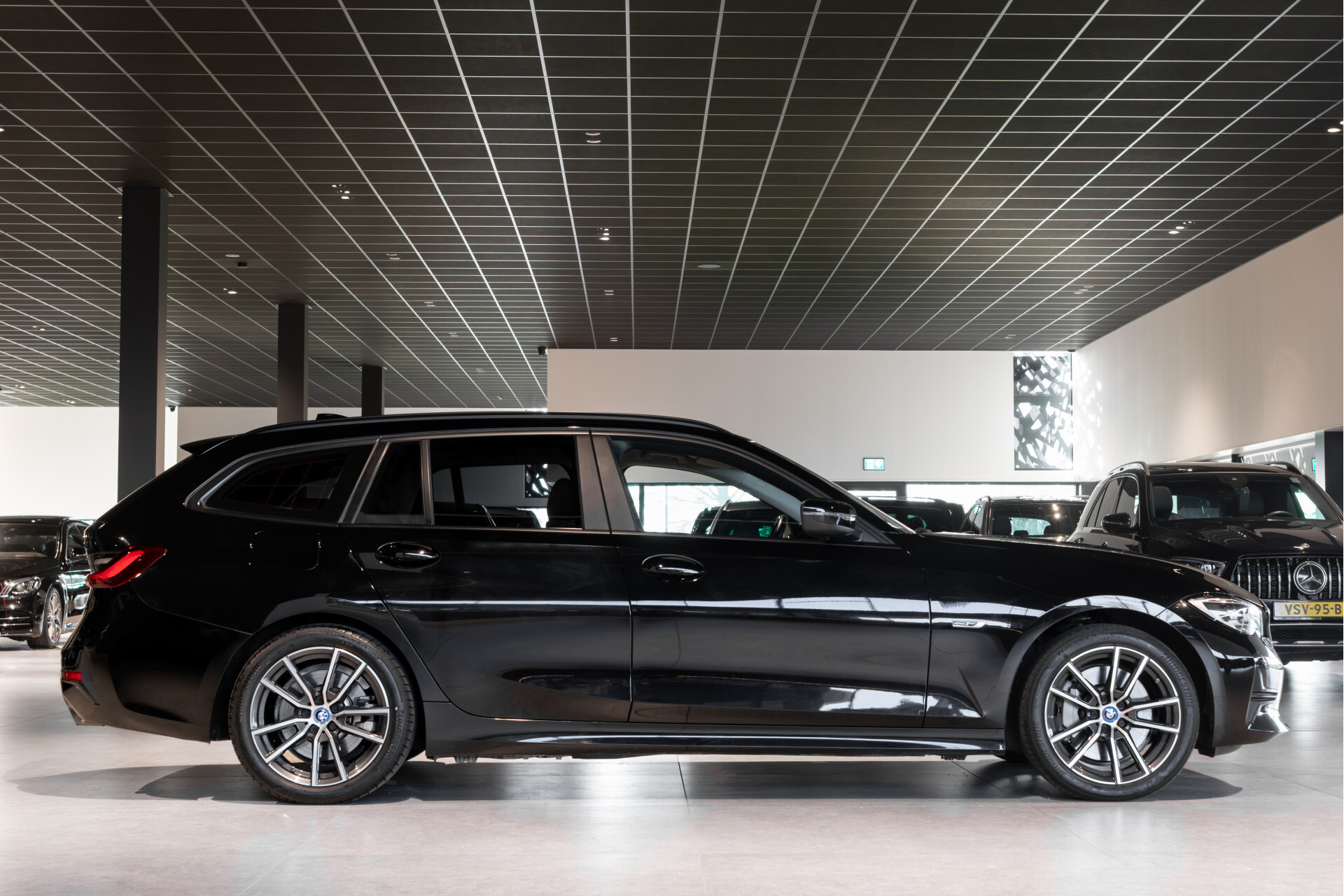 BMW 3 Serie Touring 330e Business Edition Plus Neem contact met ons op voor meer informatie Foto 3