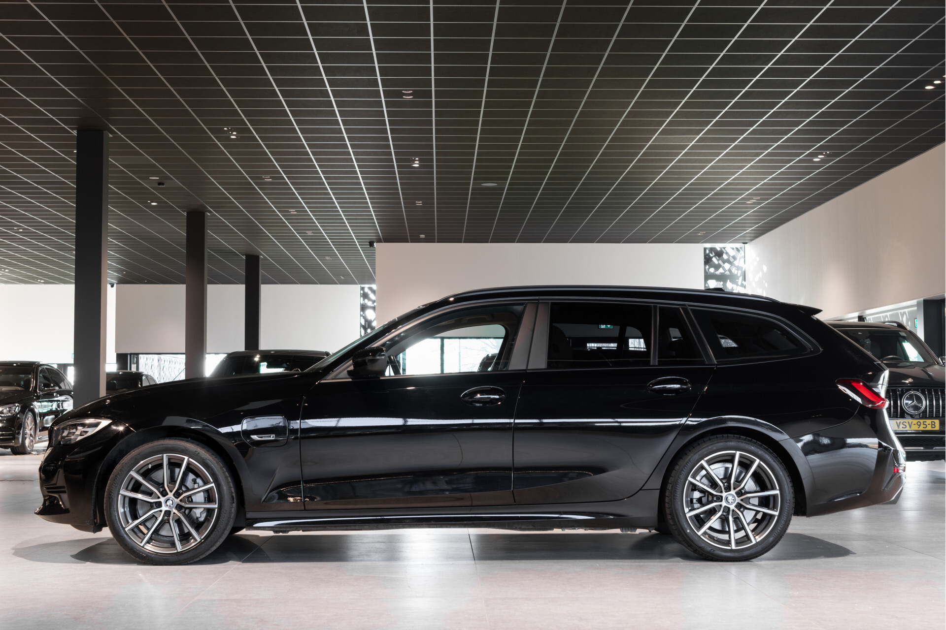 BMW 3 Serie Touring 330e Business Edition Plus Neem contact met ons op voor meer informatie Foto 4