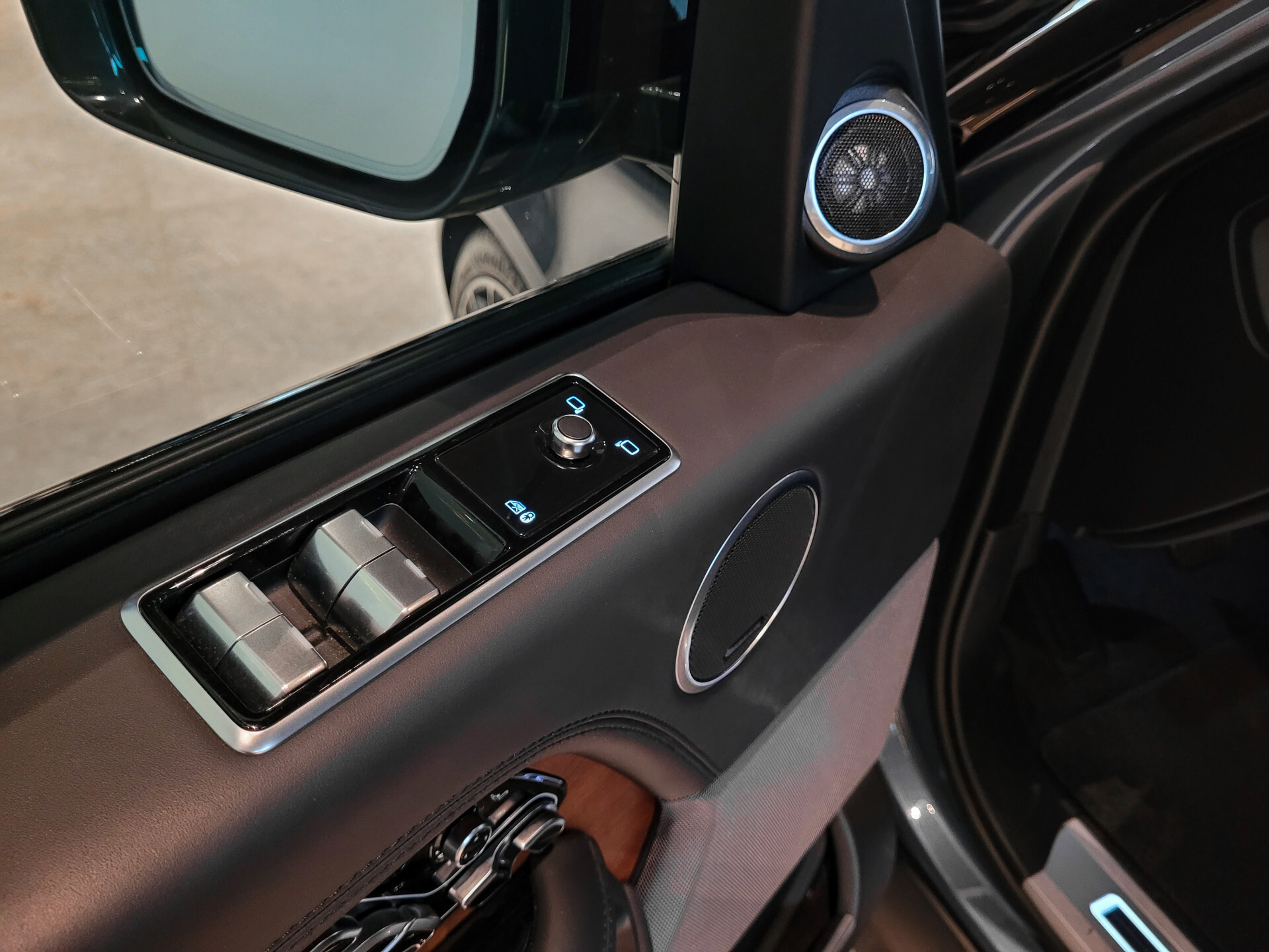 Land Rover Range Rover 4.4 SDV8 Autobiography SVO | Full options | volledig historie | NL auto Foto 14