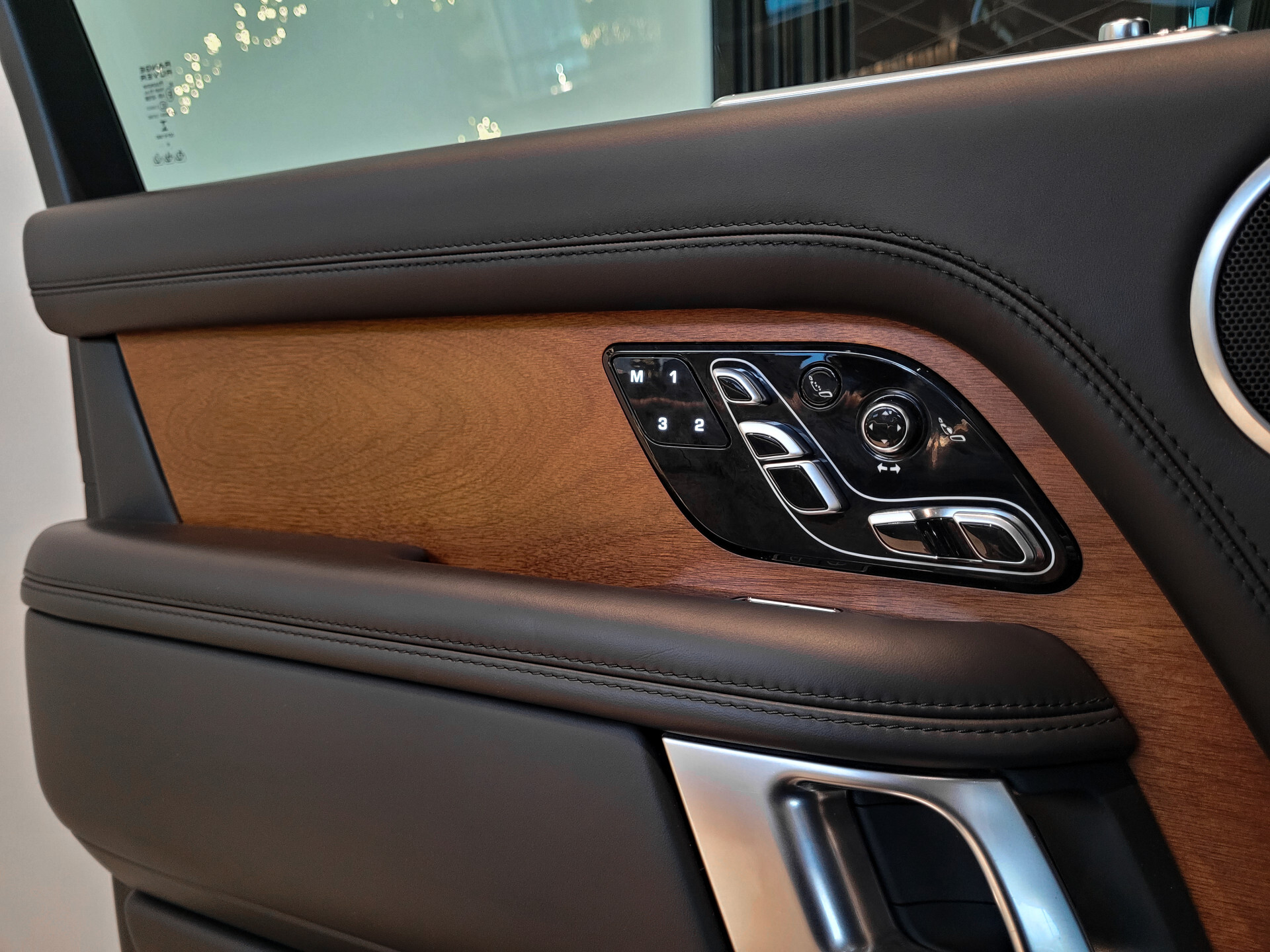 Land Rover Range Rover 4.4 SDV8 Autobiography SVO | Full options | volledig historie | NL auto Foto 16