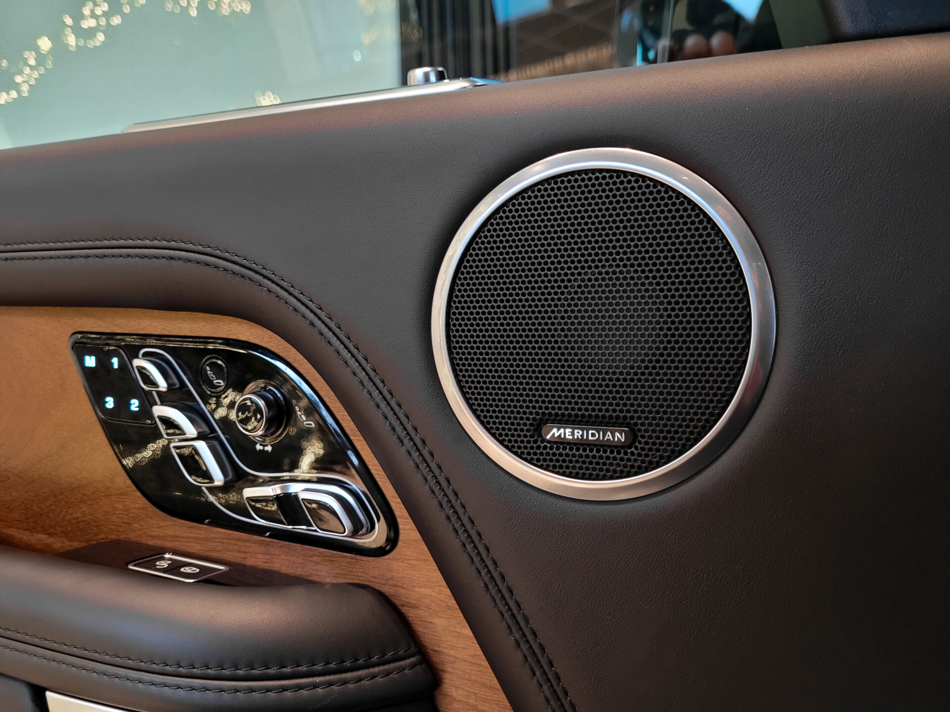 Land Rover Range Rover 4.4 SDV8 Autobiography SVO | Full options | volledig historie | NL auto Foto 18