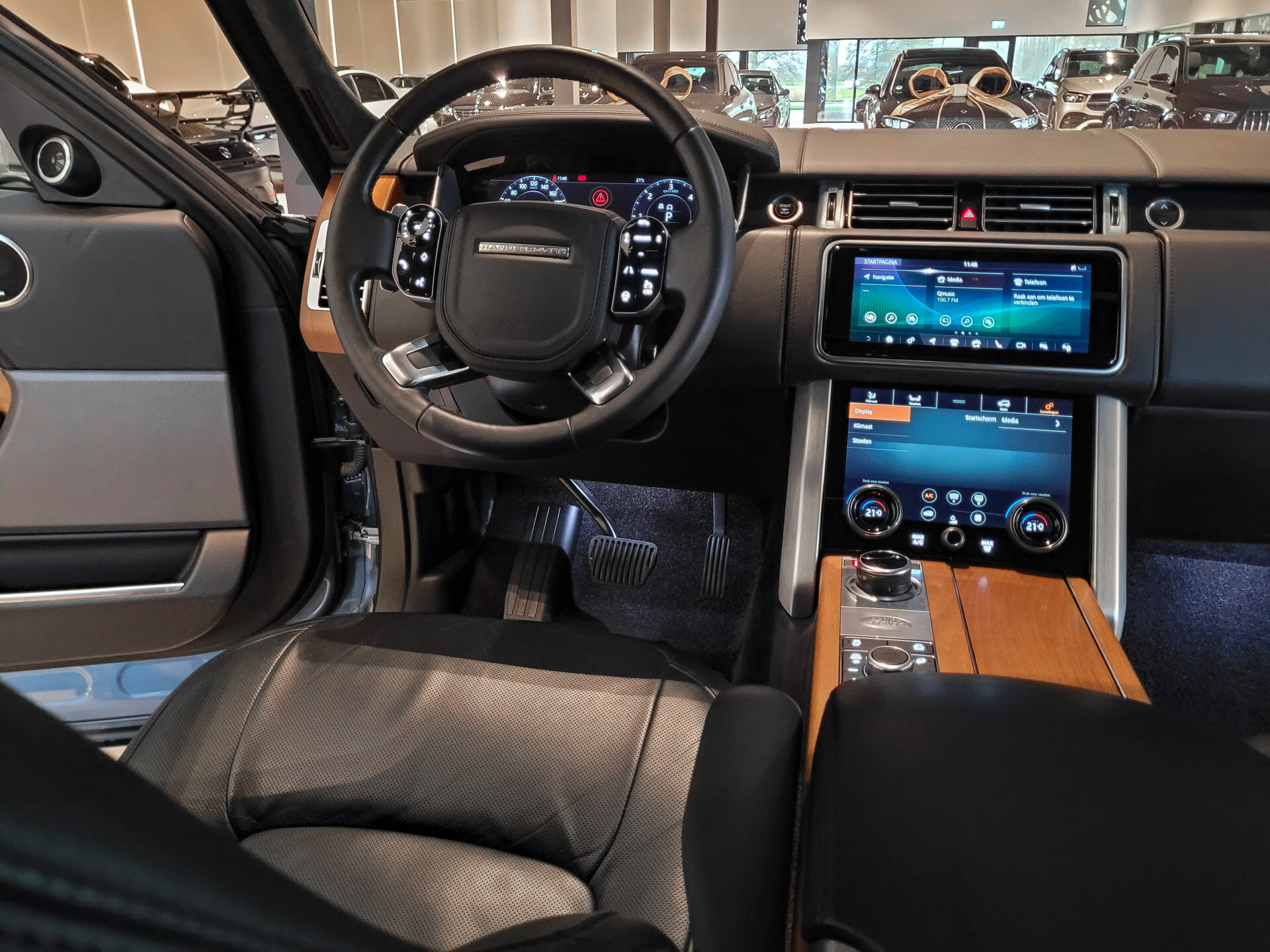 Land Rover Range Rover 4.4 SDV8 Autobiography SVO | Full options | volledig historie | NL auto Foto 29