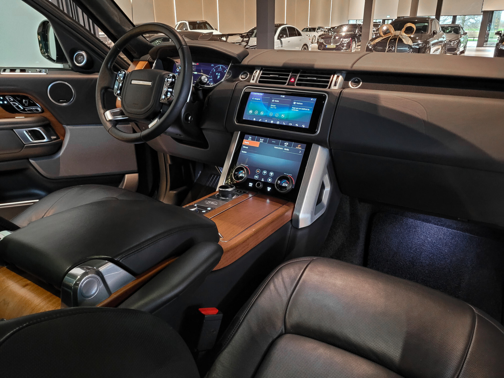 Land Rover Range Rover 4.4 SDV8 Autobiography SVO | Full options | volledig historie | NL auto Foto 31