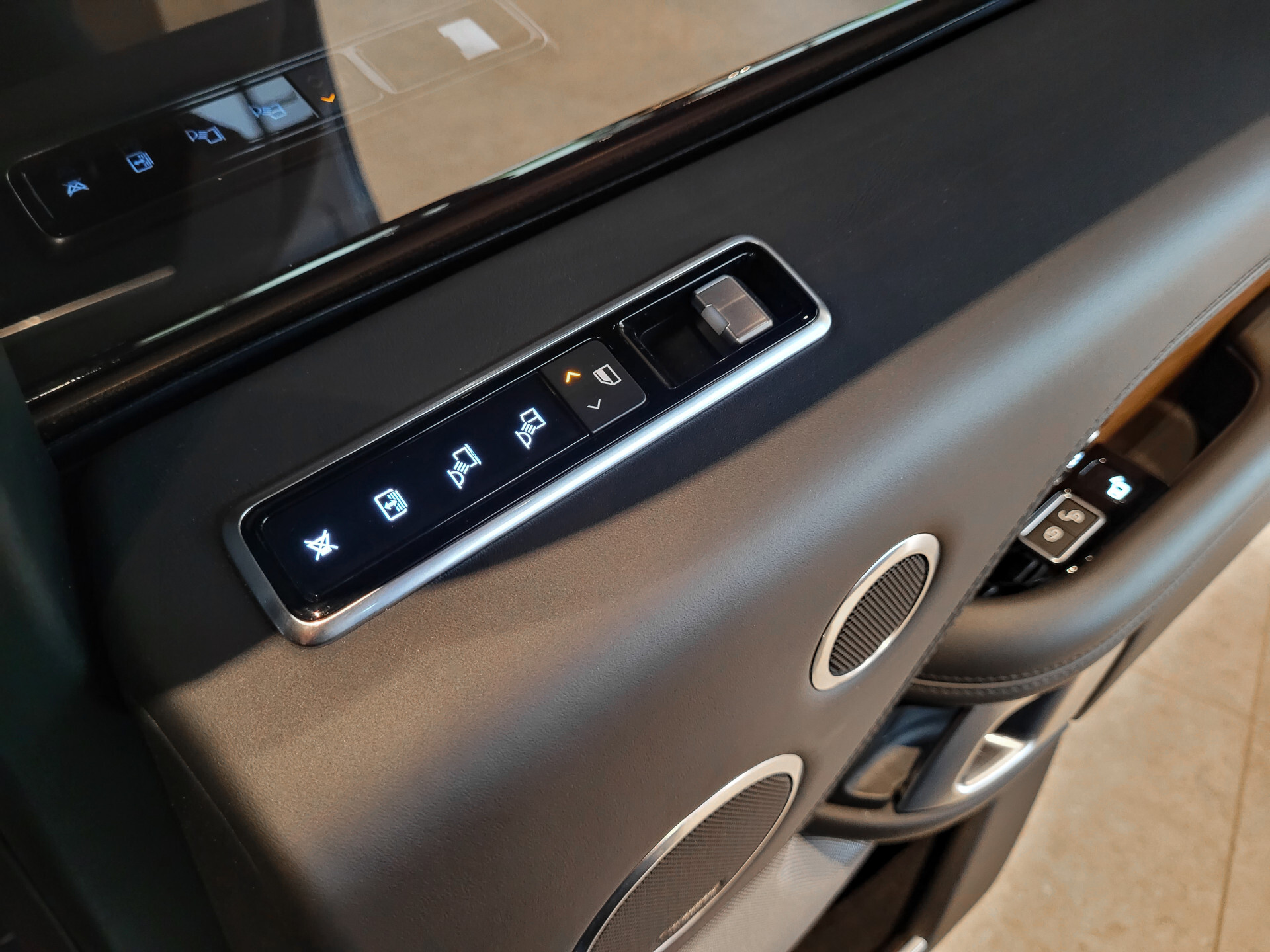 Land Rover Range Rover 4.4 SDV8 Autobiography SVO | Full options | volledig historie | NL auto Foto 37