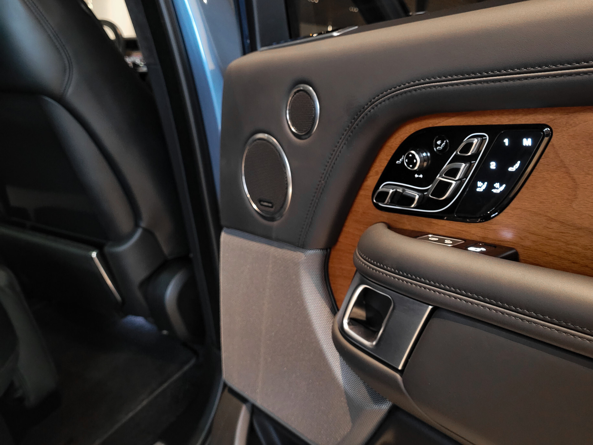 Land Rover Range Rover 4.4 SDV8 Autobiography SVO | Full options | volledig historie | NL auto Foto 38