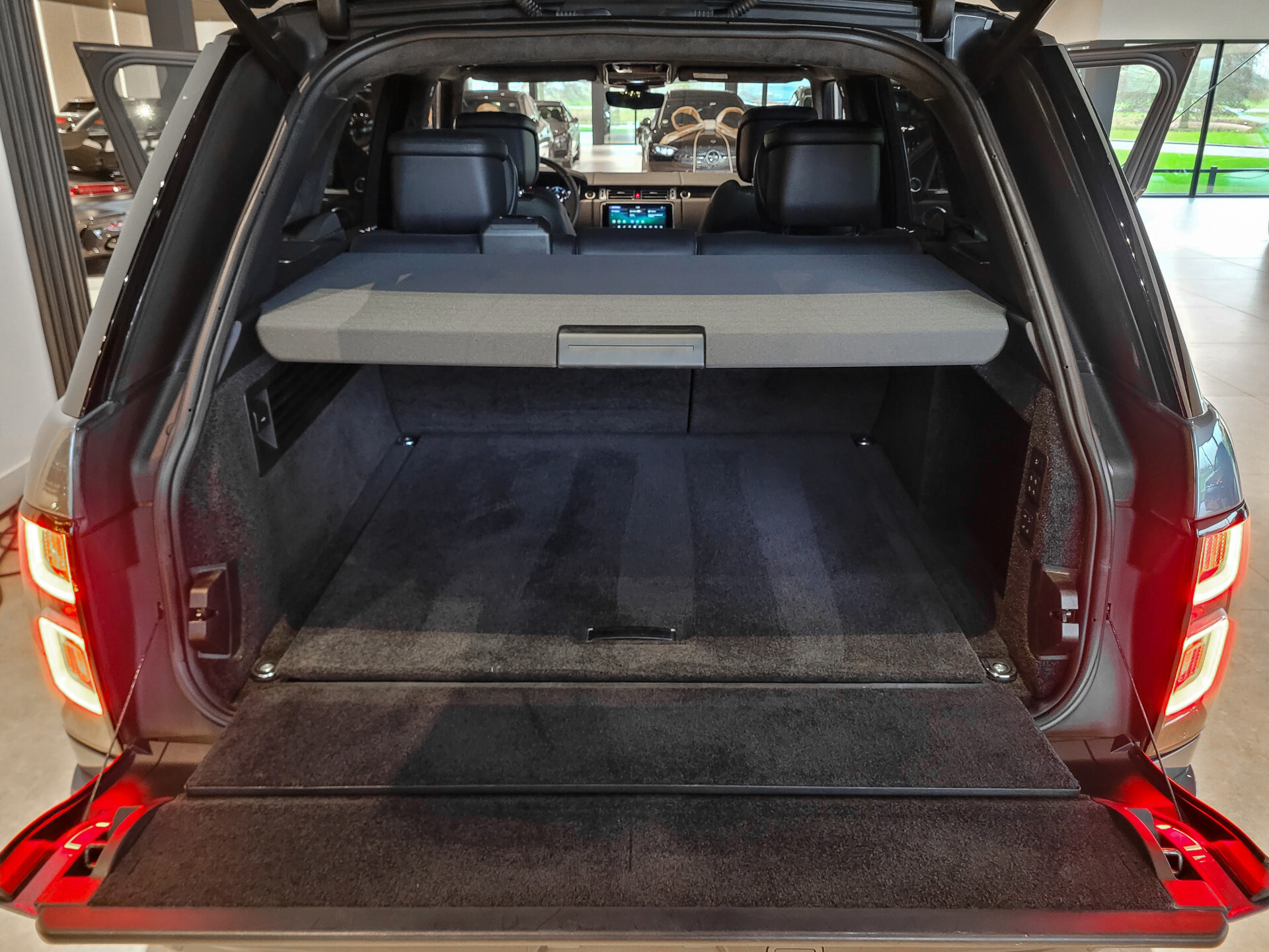 Land Rover Range Rover 4.4 SDV8 Autobiography SVO | Full options | volledig historie | NL auto Foto 43