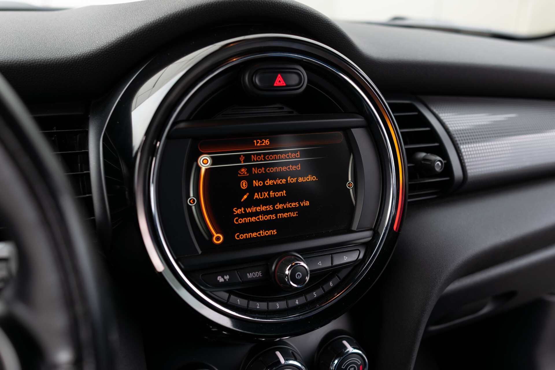 MINI Mini 1.5 Cooper Serious Business Automaat Keyless | Gr-Navi | LED | CC | PDC | Volledige historie Foto 13