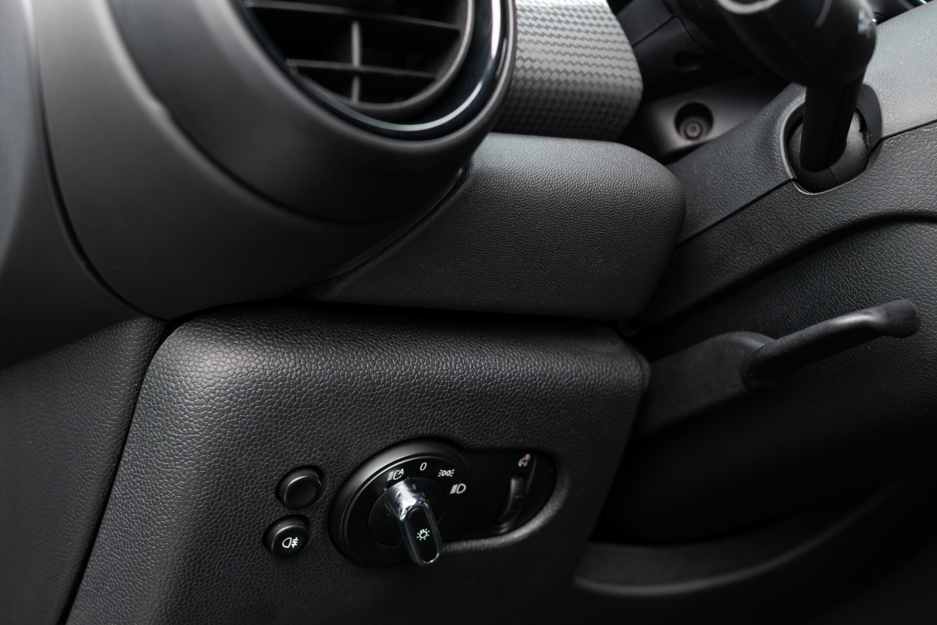 MINI Mini 1.5 Cooper Serious Business Automaat Keyless | Gr-Navi | LED | CC | PDC | Volledige historie Foto 14