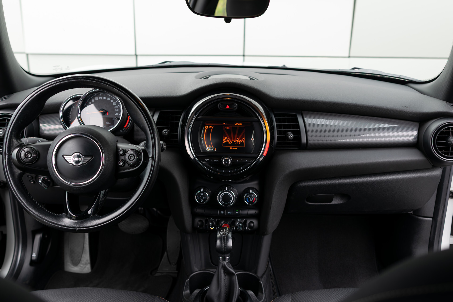 MINI Mini 1.5 Cooper Serious Business Automaat Keyless | Gr-Navi | LED | CC | PDC | Volledige historie Foto 18
