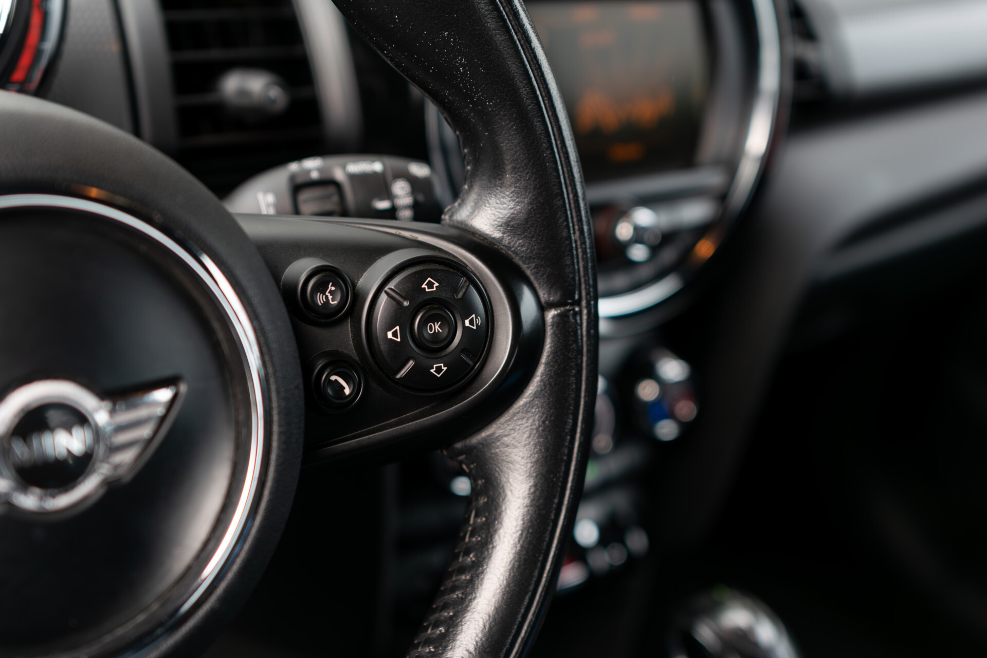 MINI Mini 1.5 Cooper Serious Business Automaat Keyless | Gr-Navi | LED | CC | PDC | Volledige historie Foto 21