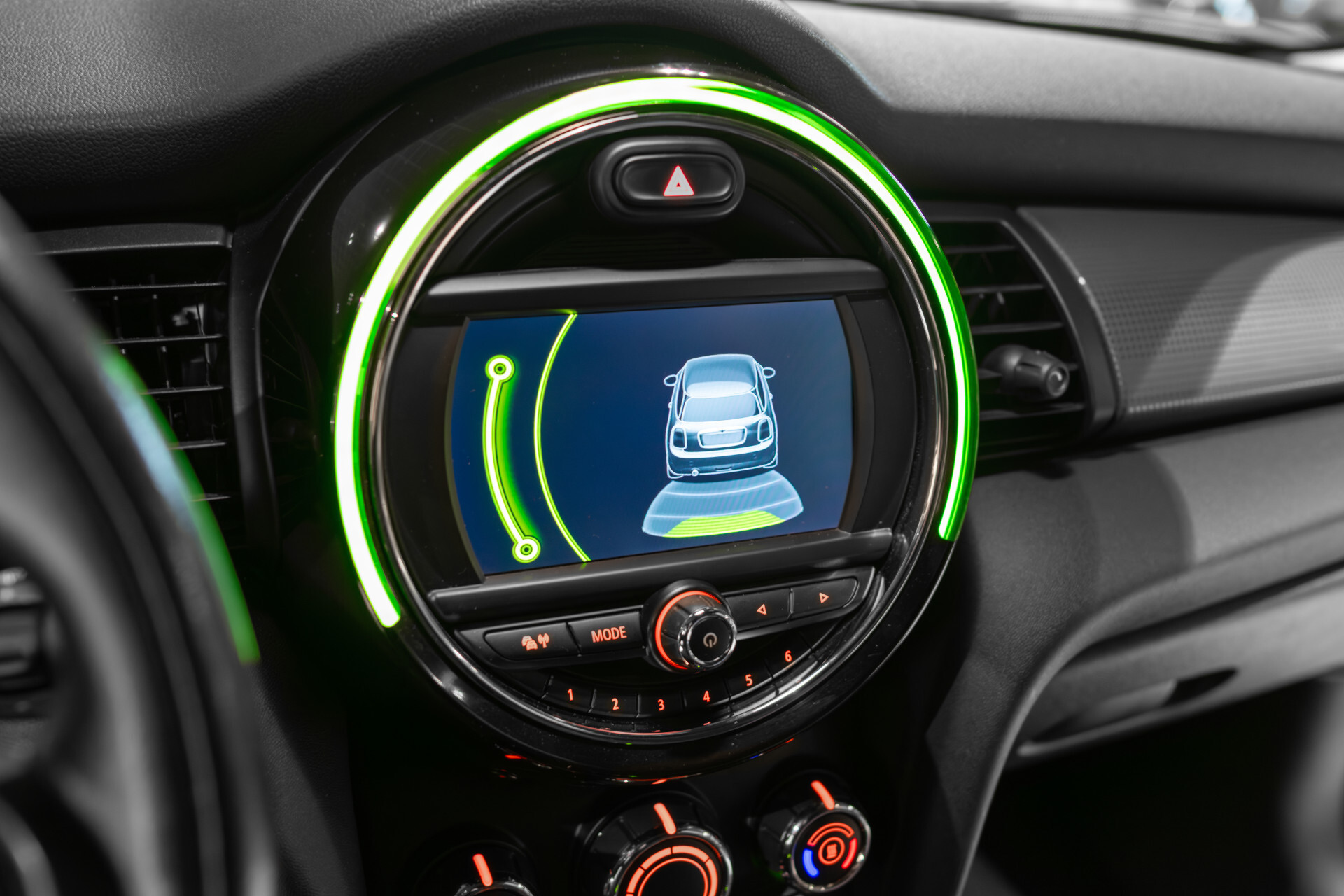 MINI Mini 1.5 Cooper Serious Business Automaat Keyless | Gr-Navi | LED | CC | PDC | Volledige historie Foto 24