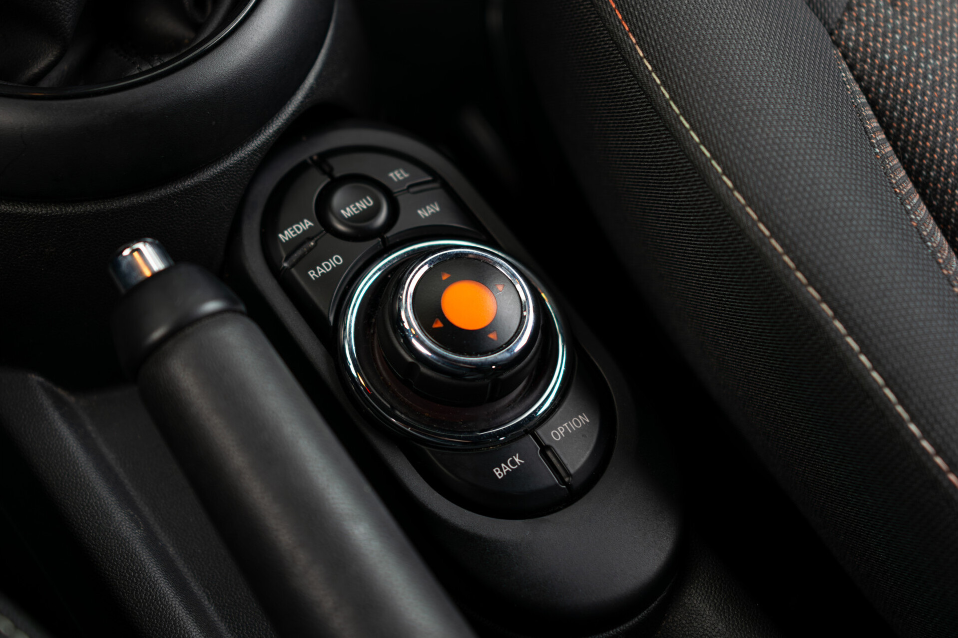 MINI Mini 1.5 Cooper Serious Business Automaat Keyless | Gr-Navi | LED | CC | PDC | Volledige historie Foto 29