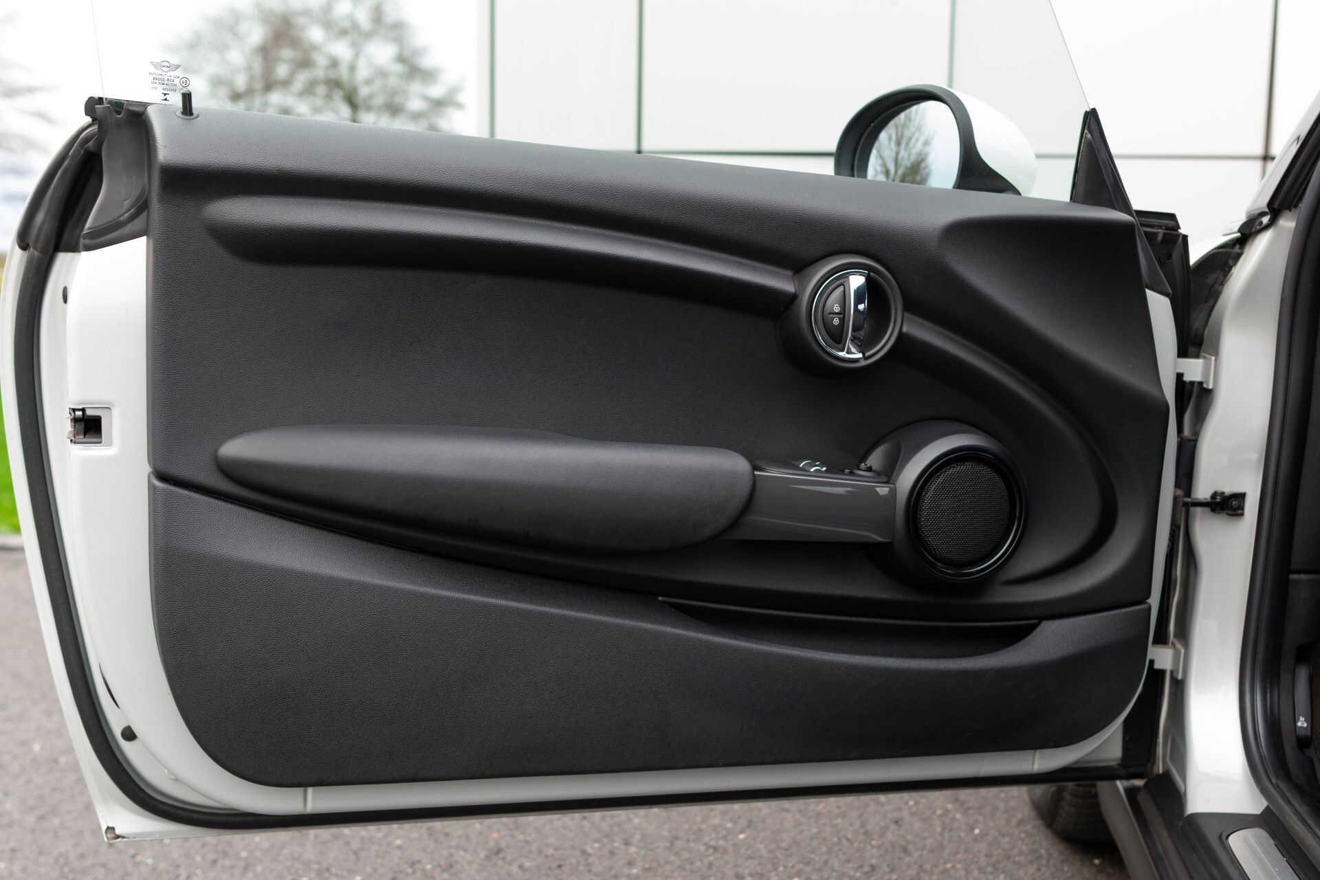 MINI Mini 1.5 Cooper Serious Business Automaat Keyless | Gr-Navi | LED | CC | PDC | Volledige historie Foto 8