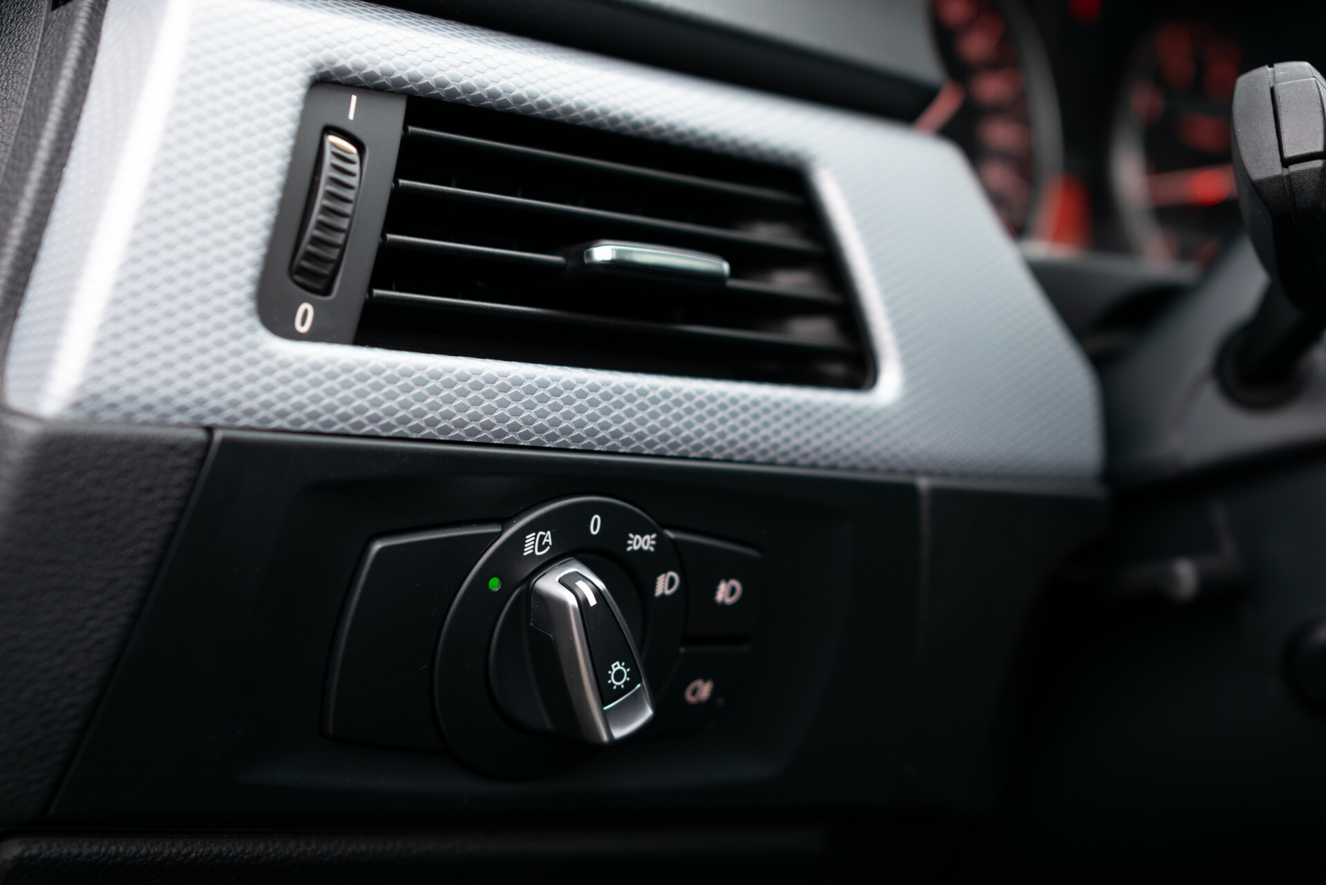 BMW 3 Serie Touring 318i M Sport Edition Pano | Shadowline | Hifi | Trekhaak | Xenon | NL auto | Aut6 Foto 12