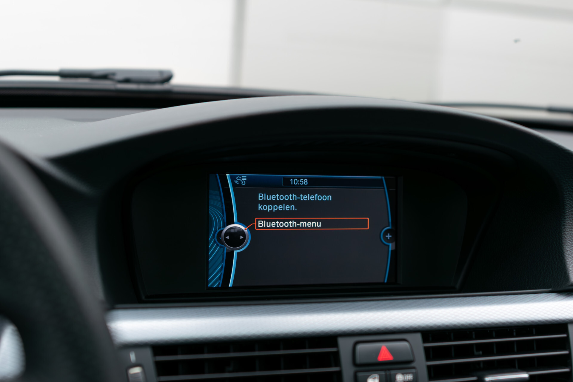 BMW 3 Serie Touring 318i M Sport Edition Pano | Shadowline | Hifi | Trekhaak | Xenon | NL auto | Aut6 Foto 15